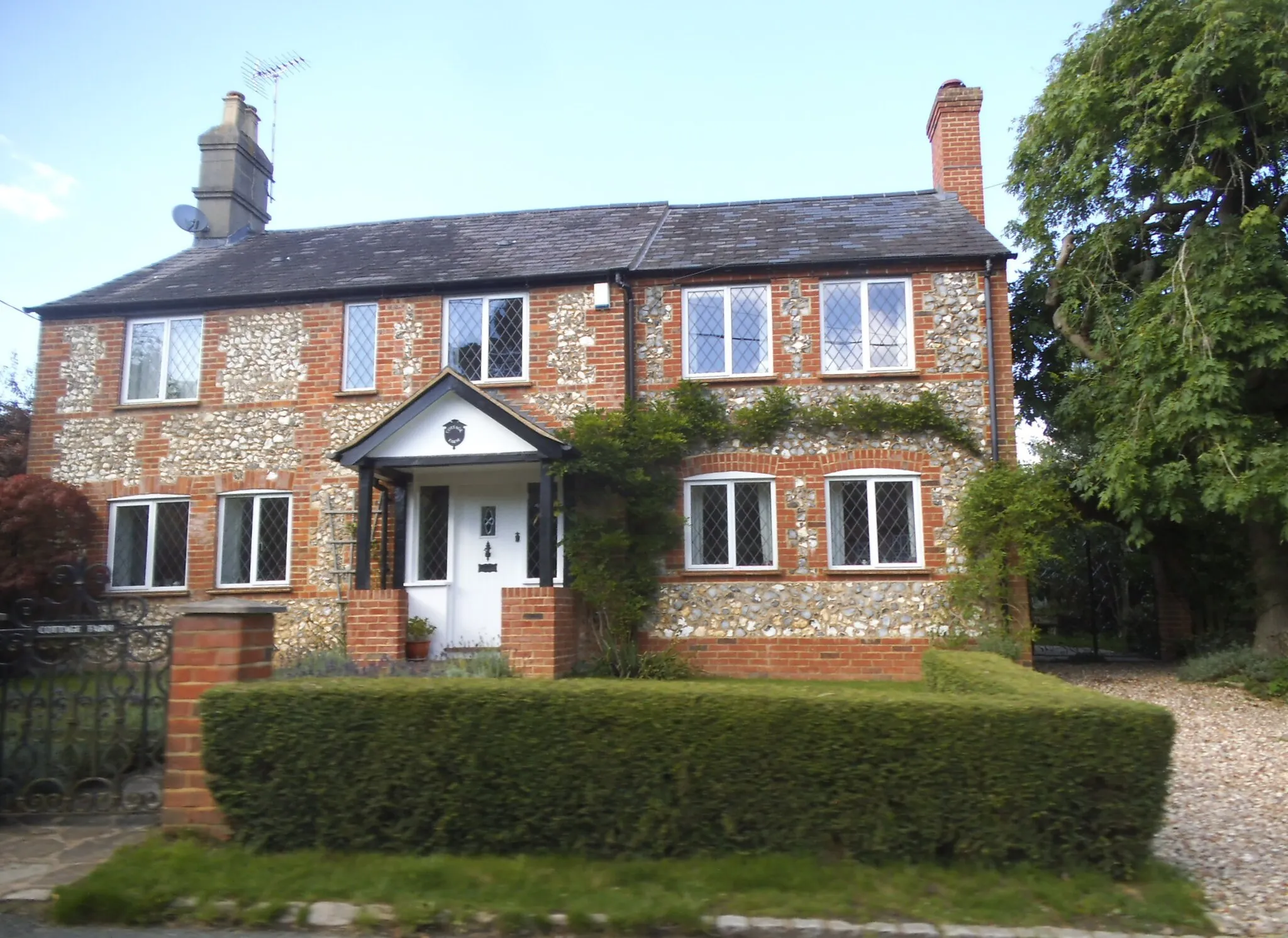 Photo showing: Cottage on Chapel Hill, Speen