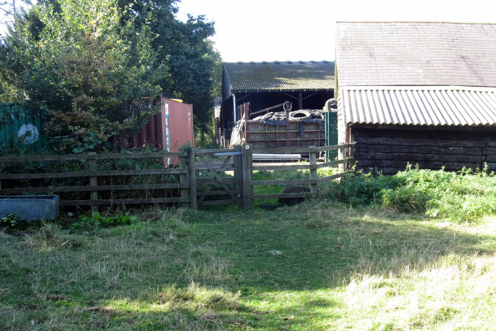 Photo showing: Path goes by Home Farm