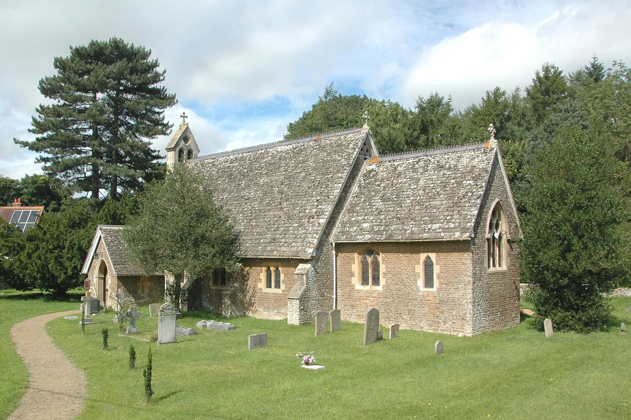 Photo showing: Church of England parish church of St Lawrence, Tubney, Oxfordshire (formerly Berkshire): view from the south-east