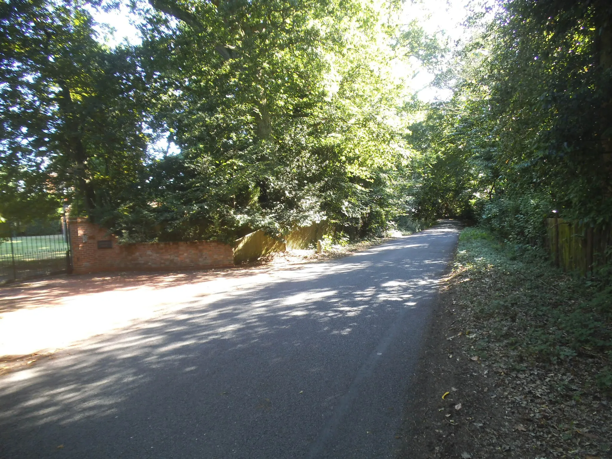 Photo showing: Woodside Road, Wood End