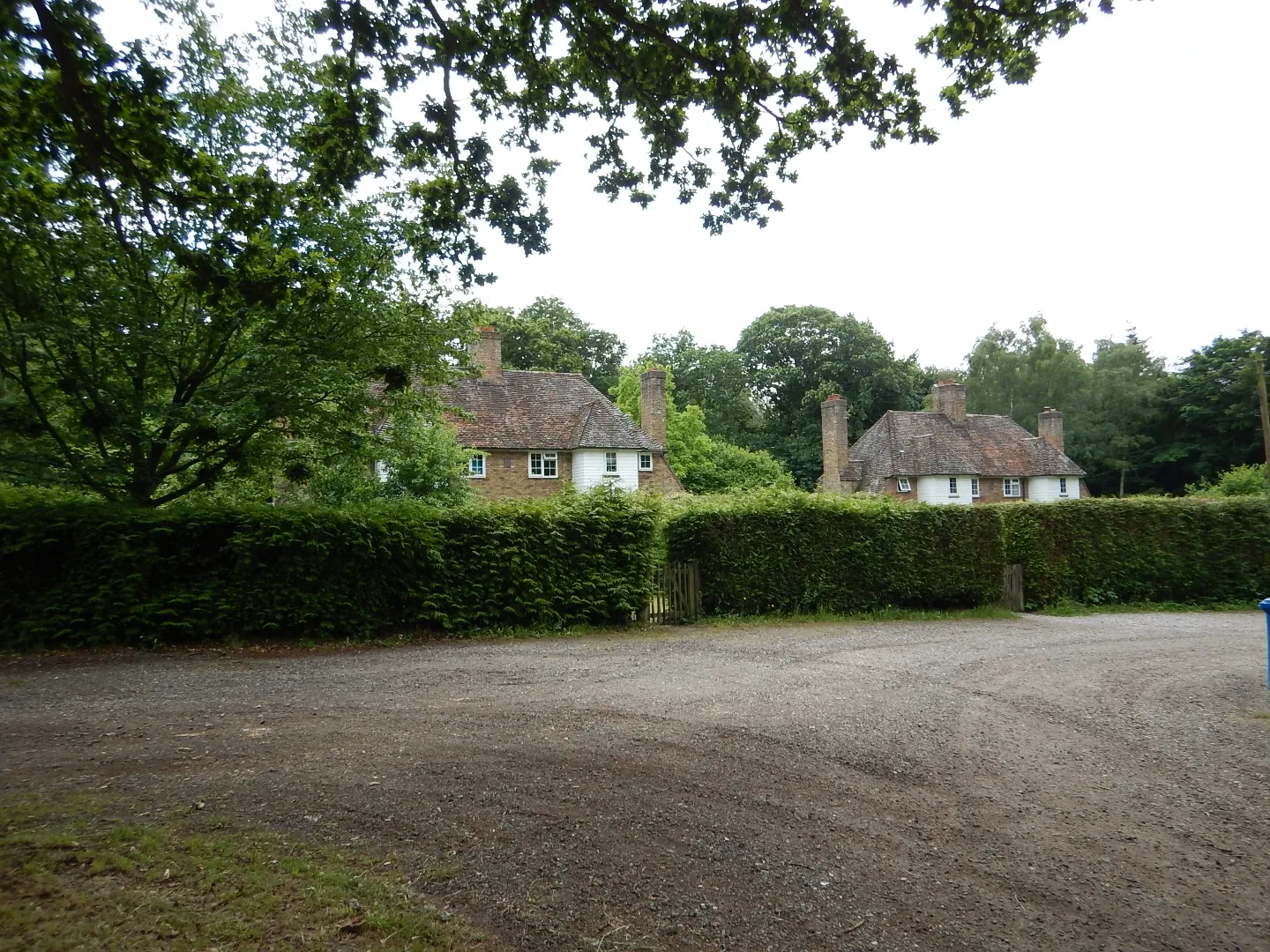 Photo showing: Woodend Cottages