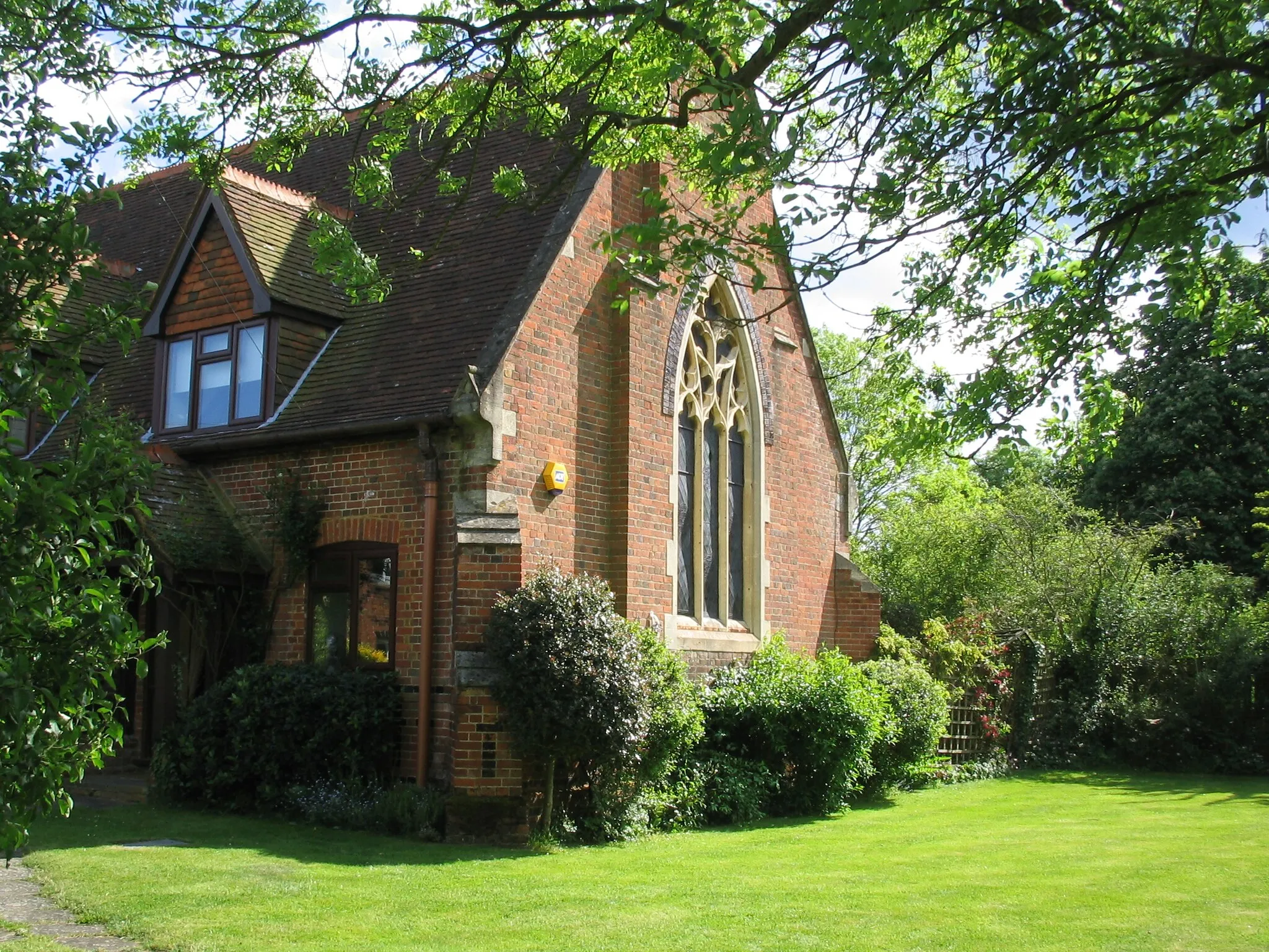 Photo showing: Holy Trinity, Touchen End, by KRayner for public use