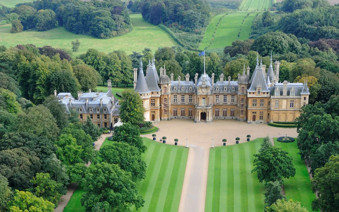 Photo showing: Aerial view of Waddesdon Manor from the north