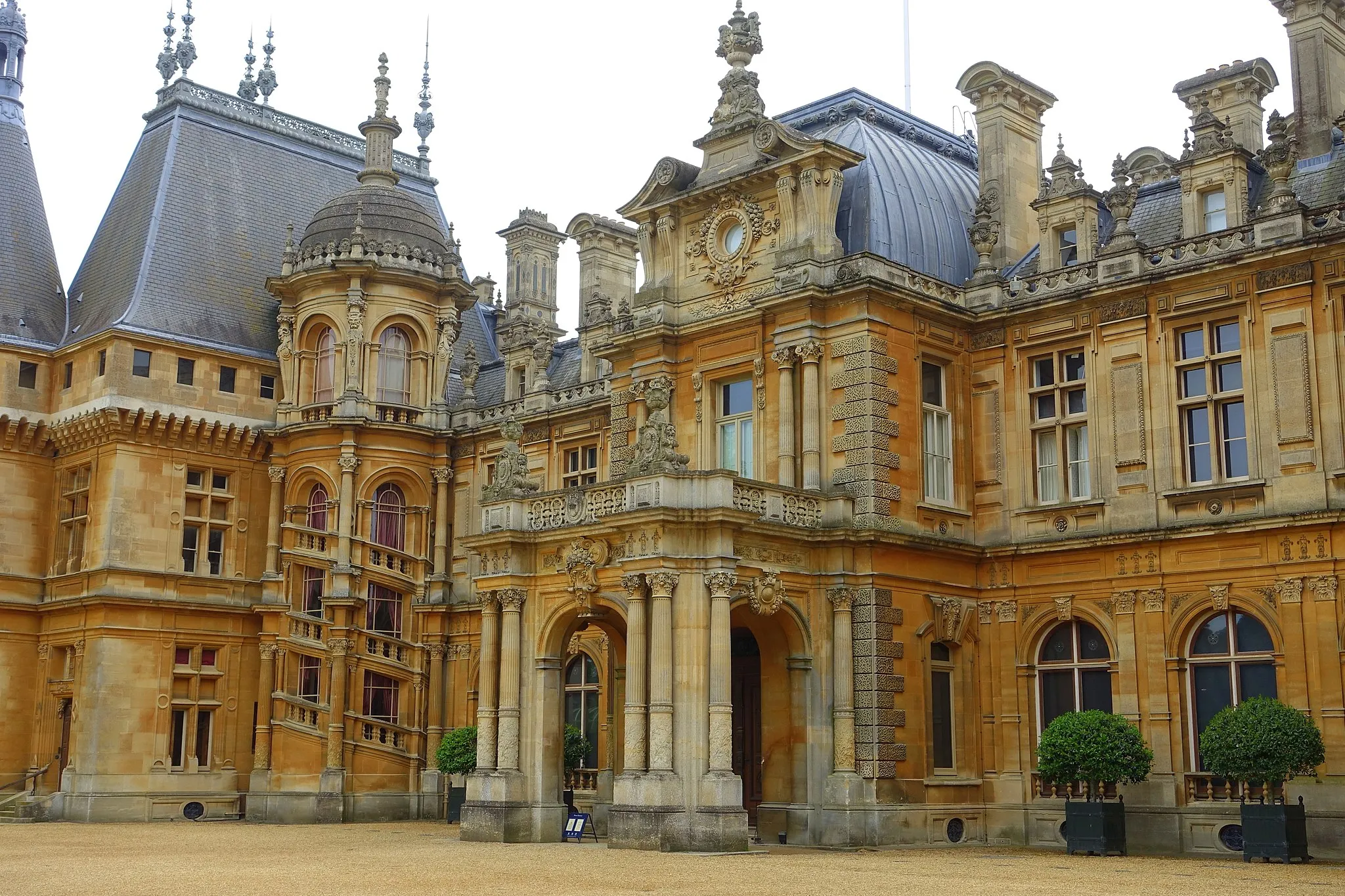 Photo showing: Waddesdon Manor - Buckinghamshire, England.