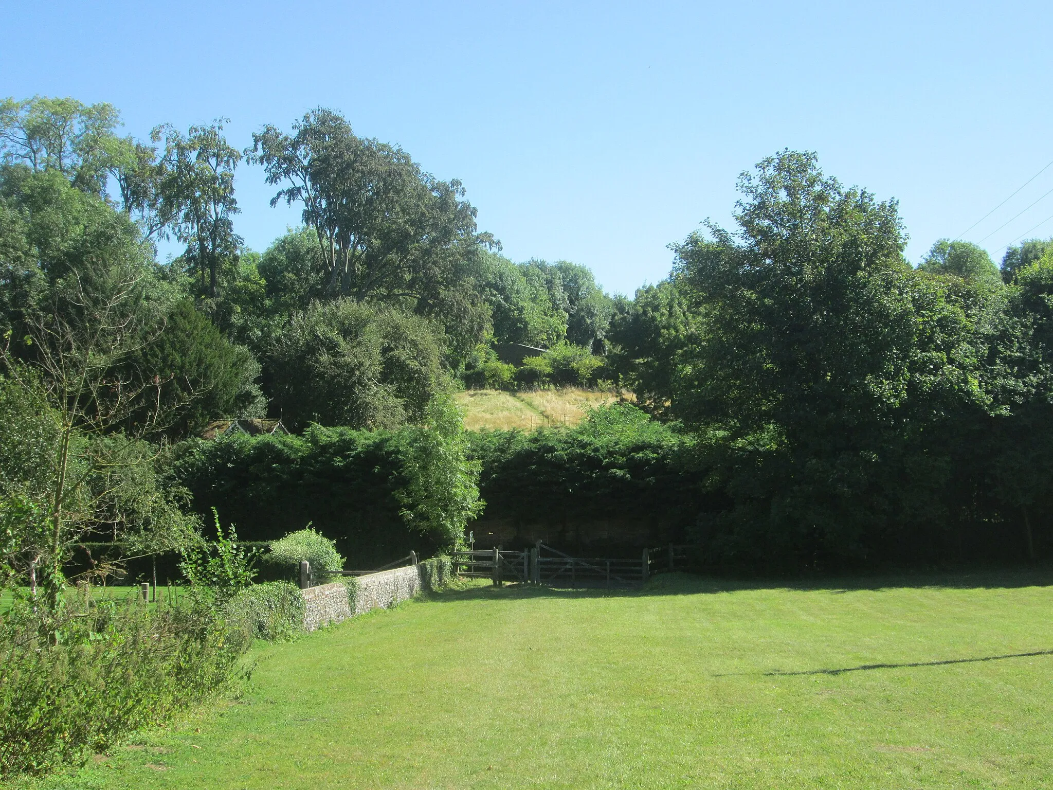 Photo showing: Approaching the hamlet of Aston