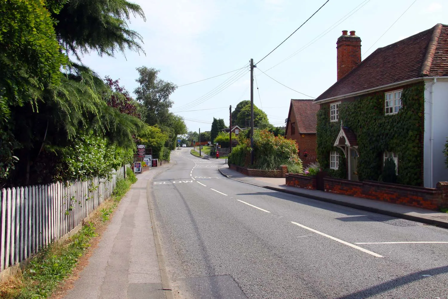 Photo showing: Eversley Road in Arborfield Cross