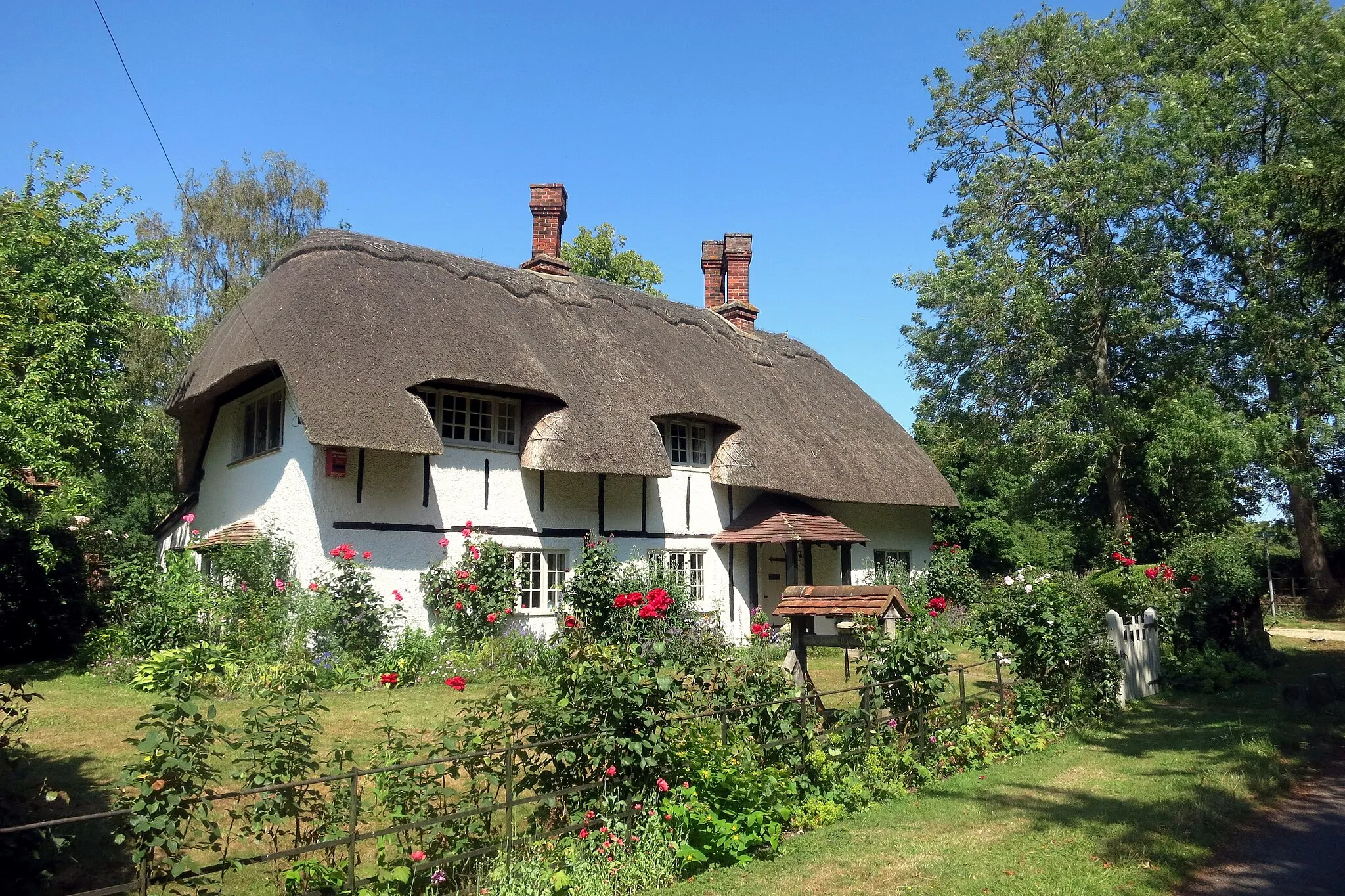 Photo showing: Thatched House, Horsenden Lane