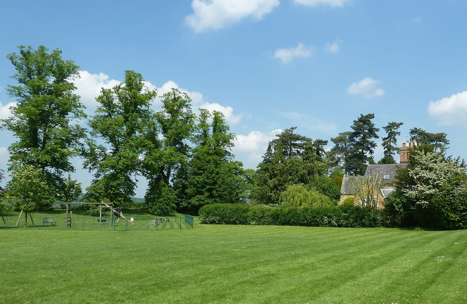 Photo showing: Mentmore - northern end of The Green