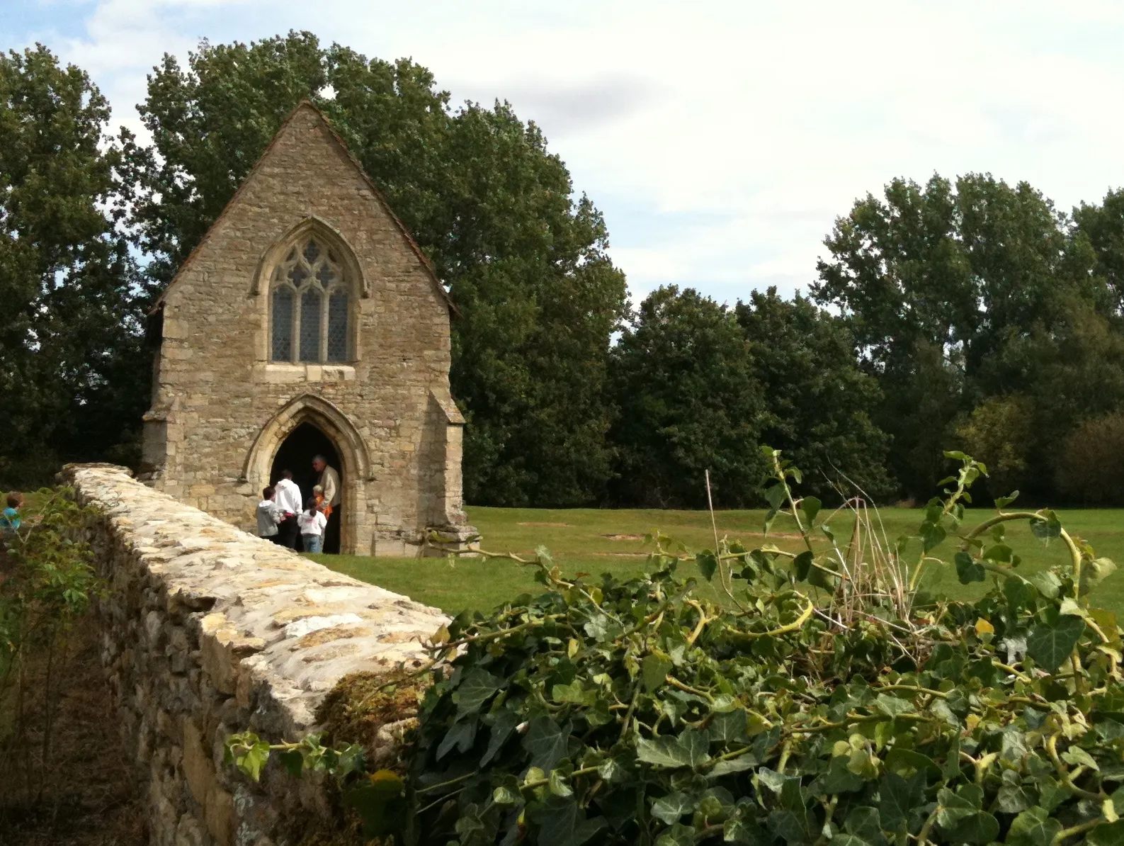 Photo showing: Chapel of the former Benedictine Priory of Our Lady, Bradwell Abbey, Buckinghamshire, England