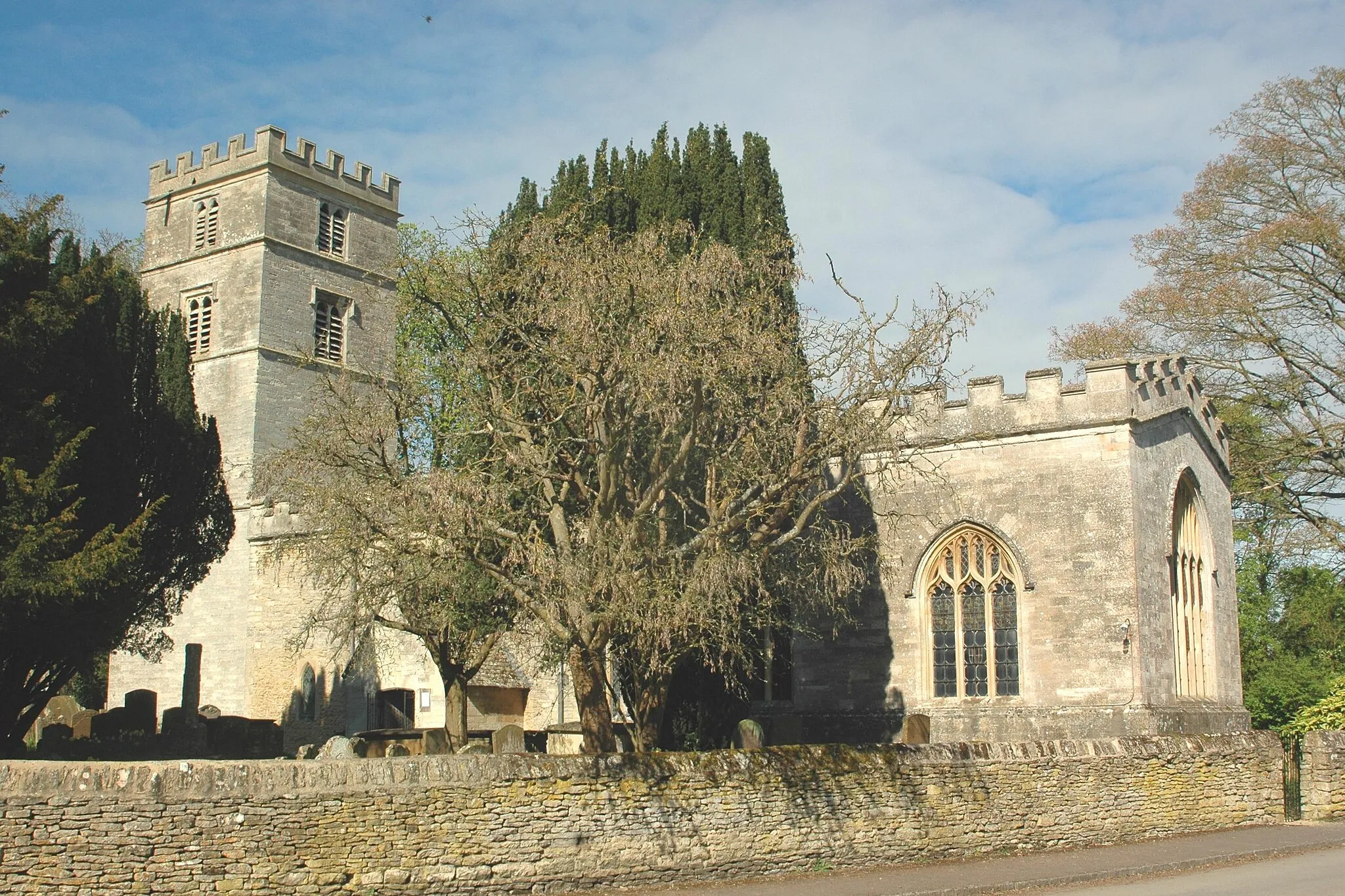 Photo showing: Church of England parish church of St. Bartholomew, Yarnton, Oxfordshire, viewed from the southeast