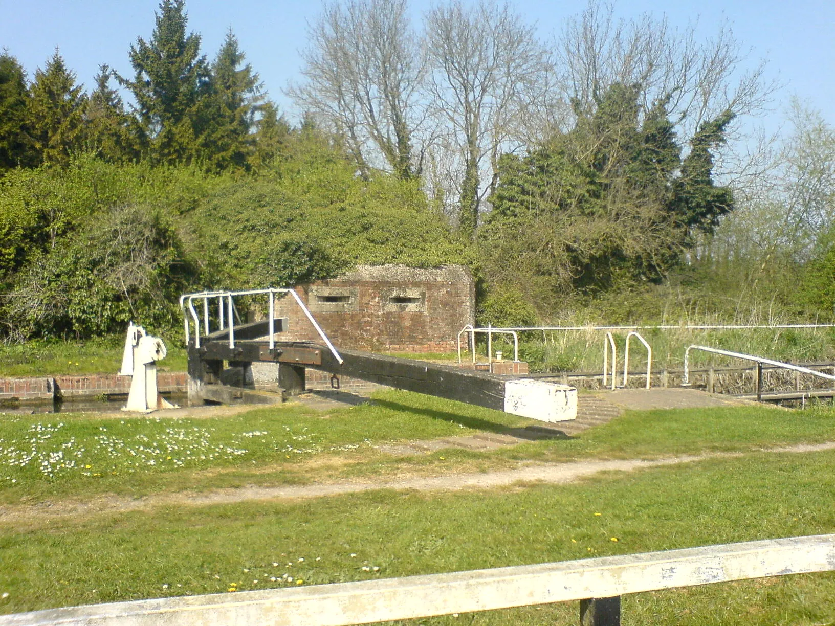 Photo showing: Garston Lock Pill Box