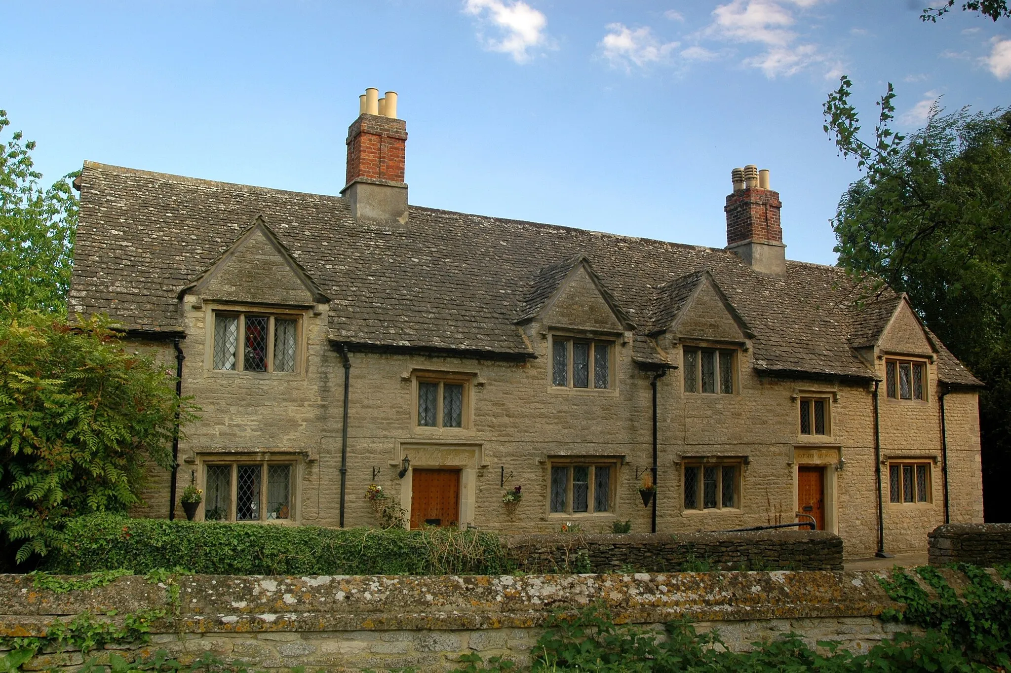 Photo showing: Lady Anne Morton's almshouses, Church Street, Kidlington, Oxfordshire.