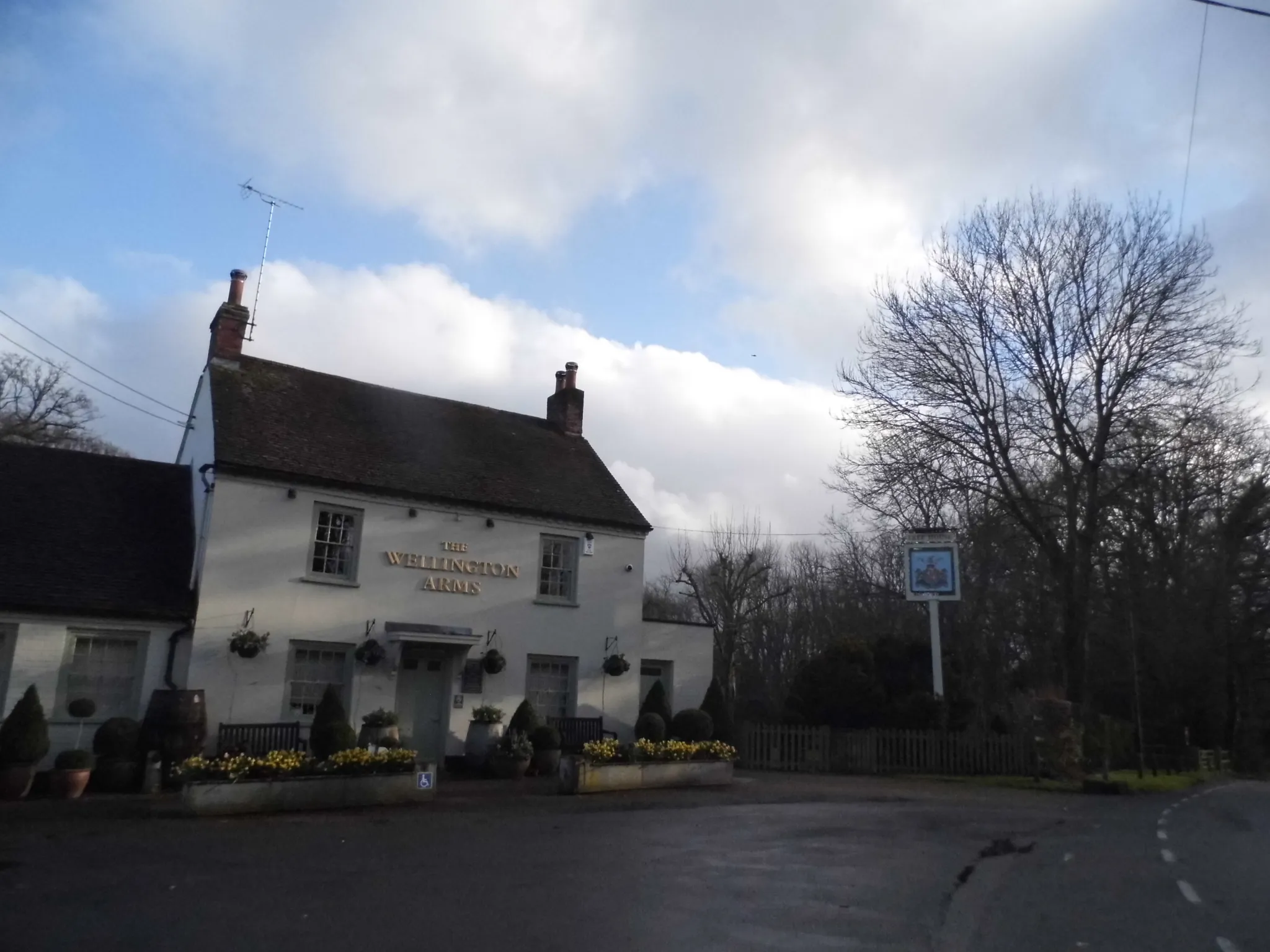 Photo showing: The Wellington Arms, Baughurst