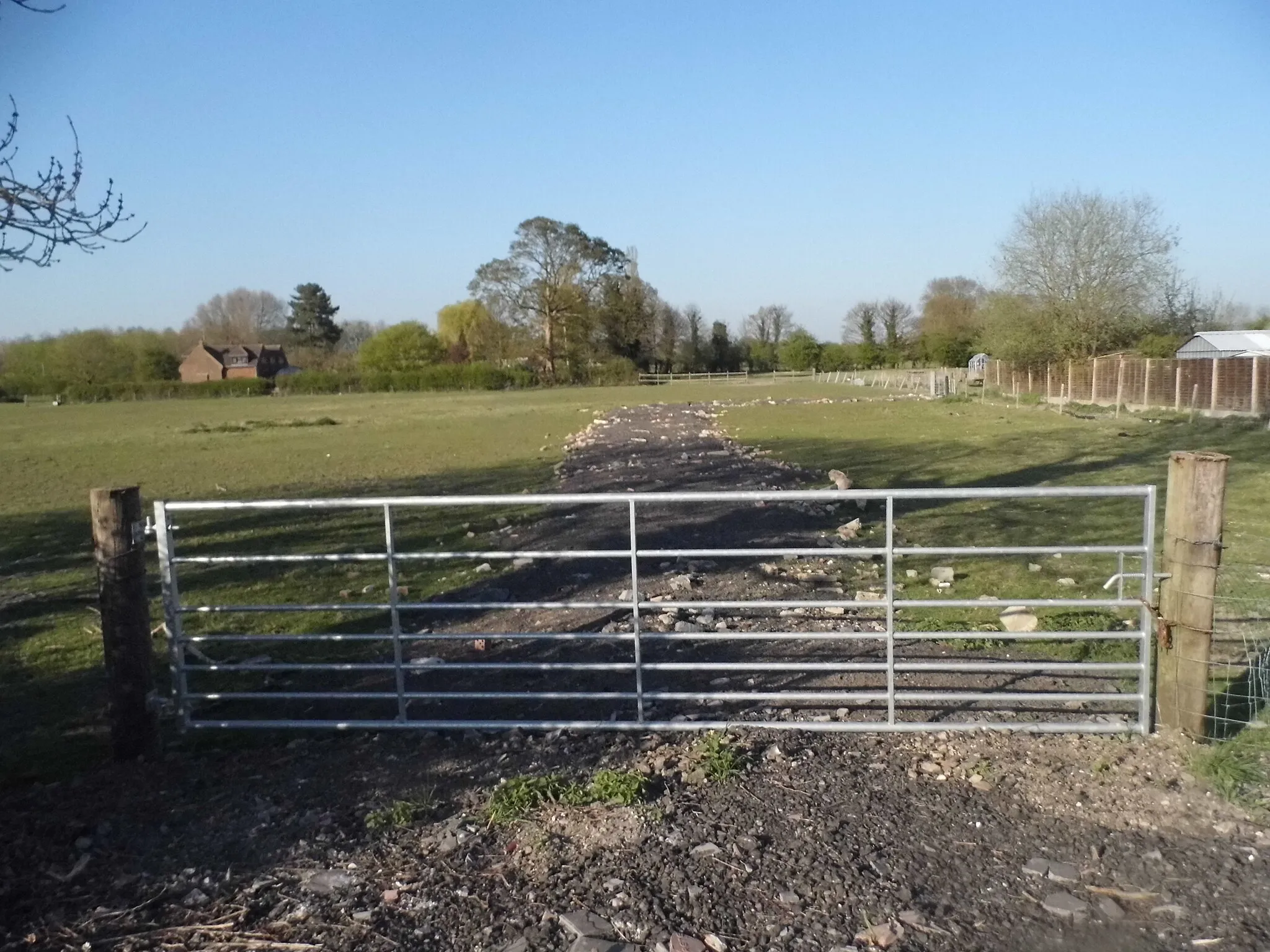 Photo showing: Field entrance, Ivinghoe Aston