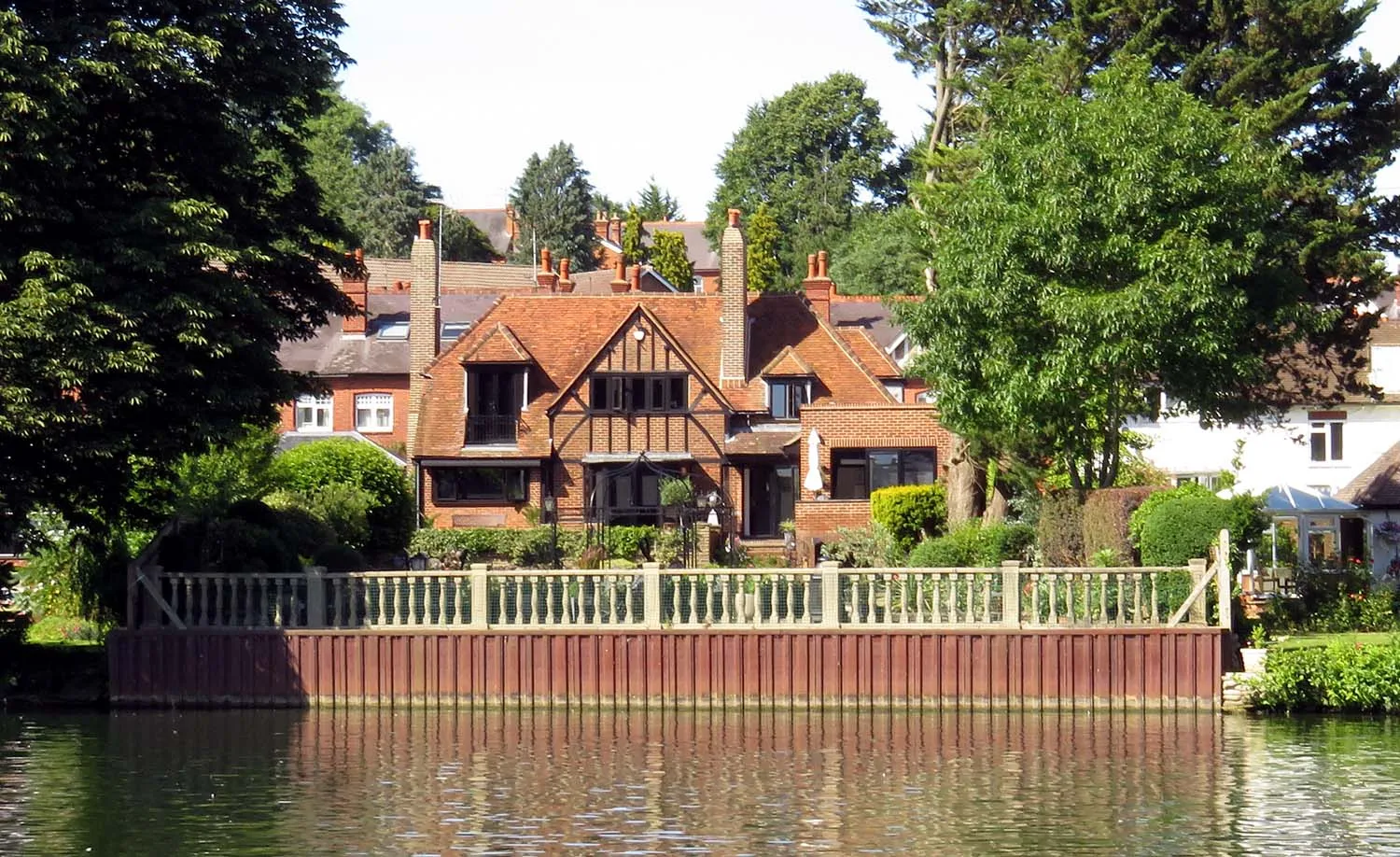 Photo showing: A house on Church Road