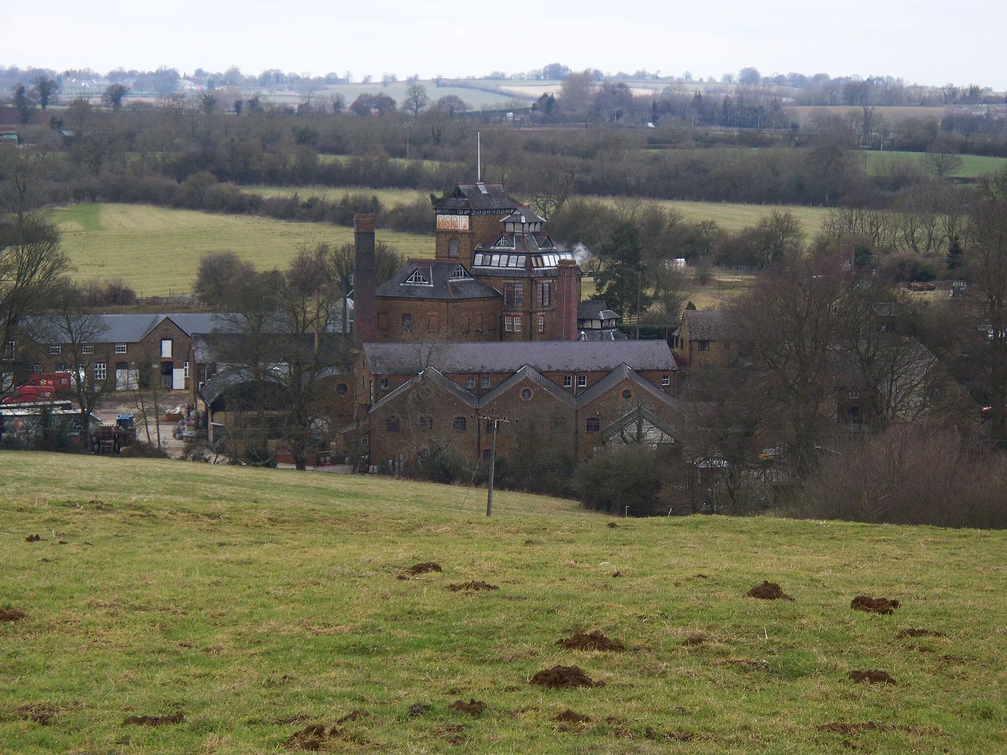 Photo showing: Hook Norton Brewery, Oxfordshire, seen from the bridleway