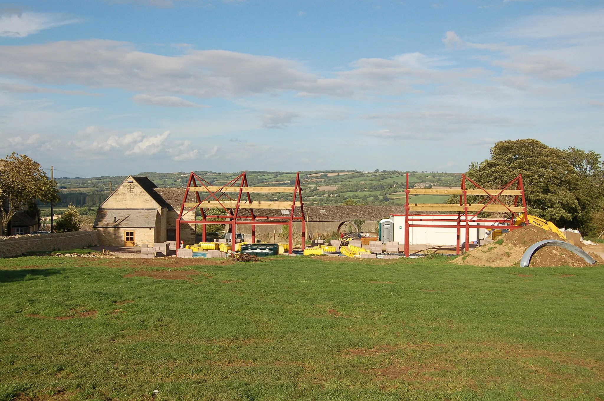 Photo showing: New barn under construction at Clapton-on-the-Hill