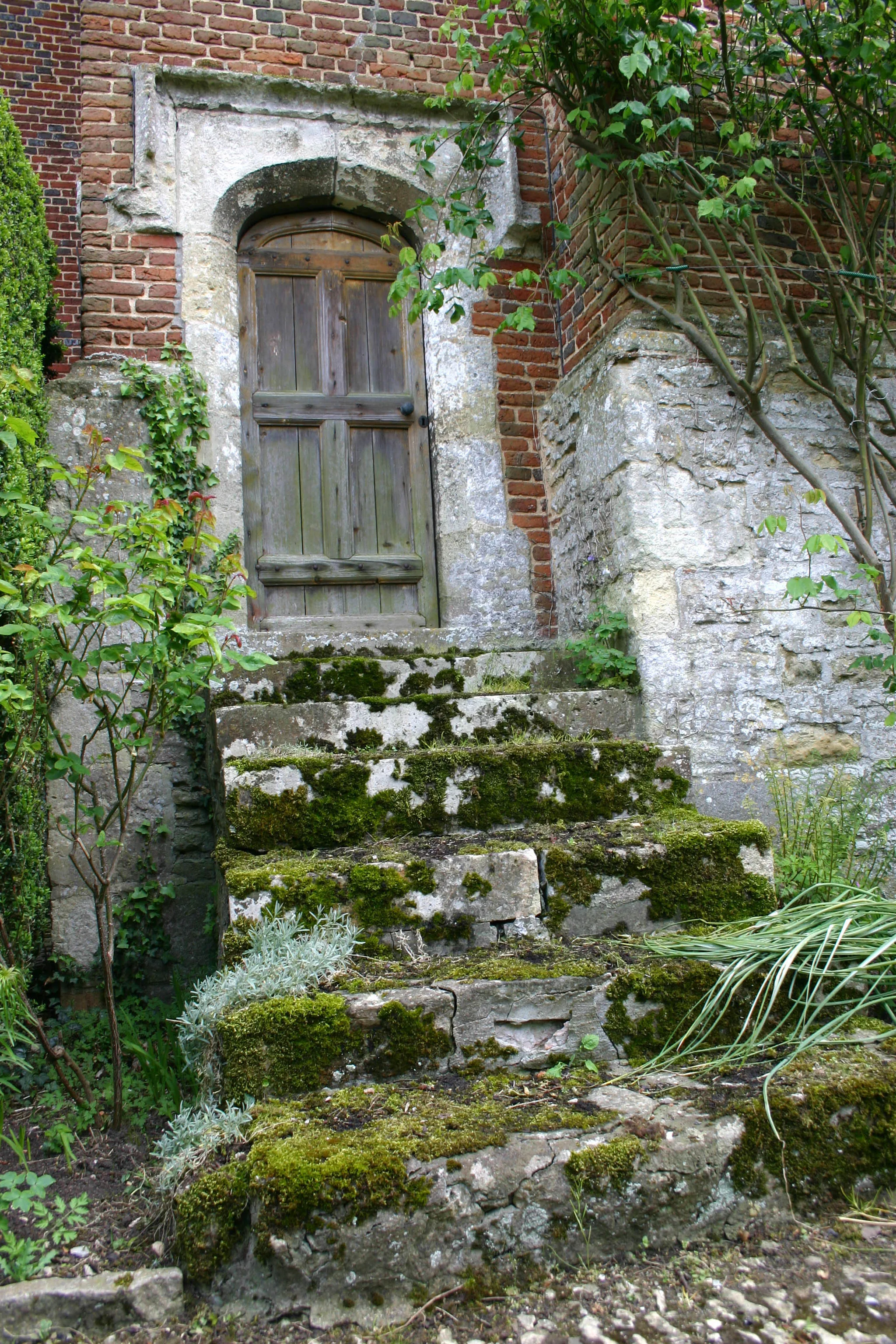 Photo showing: Steps up to door on northwest of Beckley Park manor, Beckley, Oxfordshire, UK