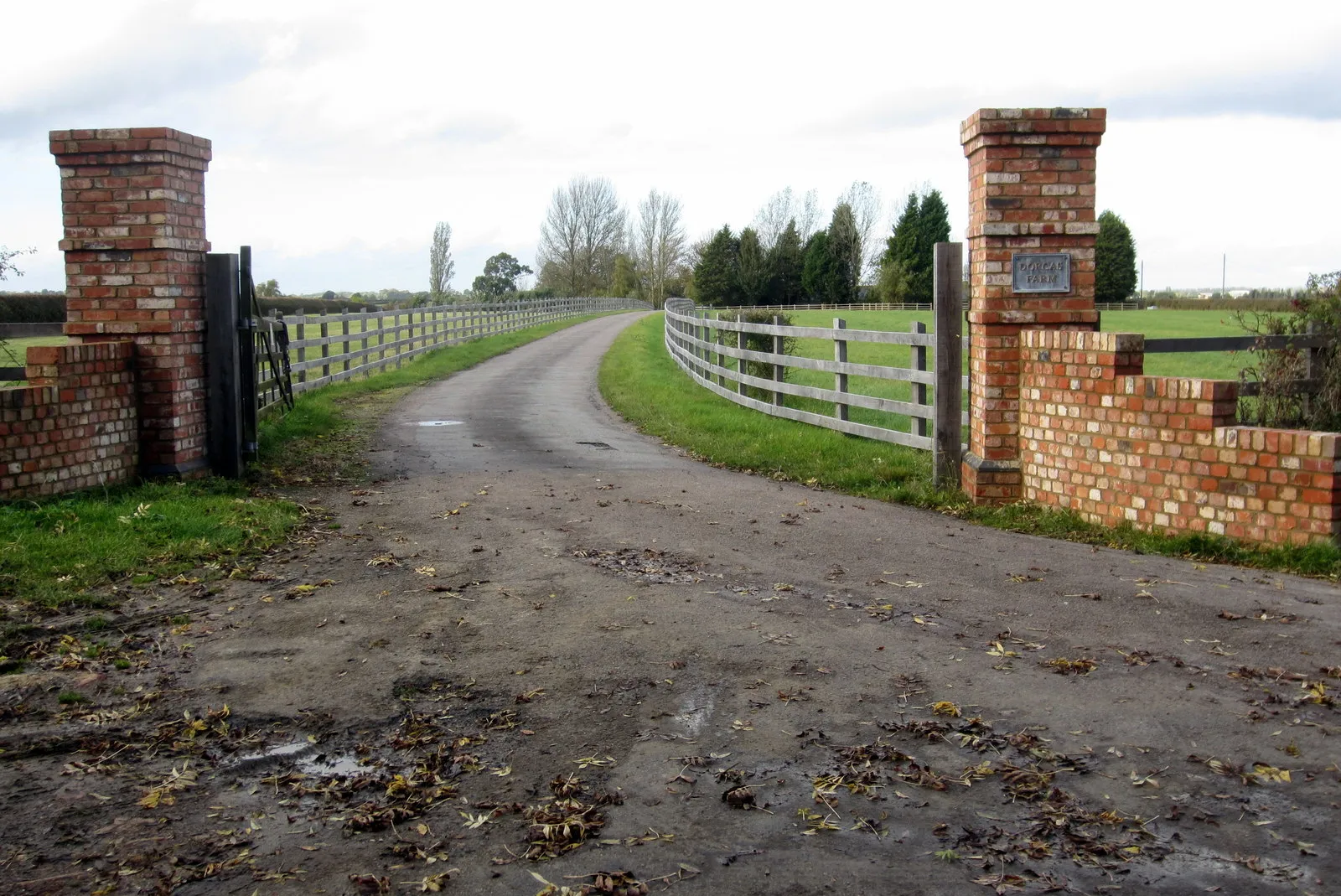 Photo showing: Entrance to Dorcas Farm