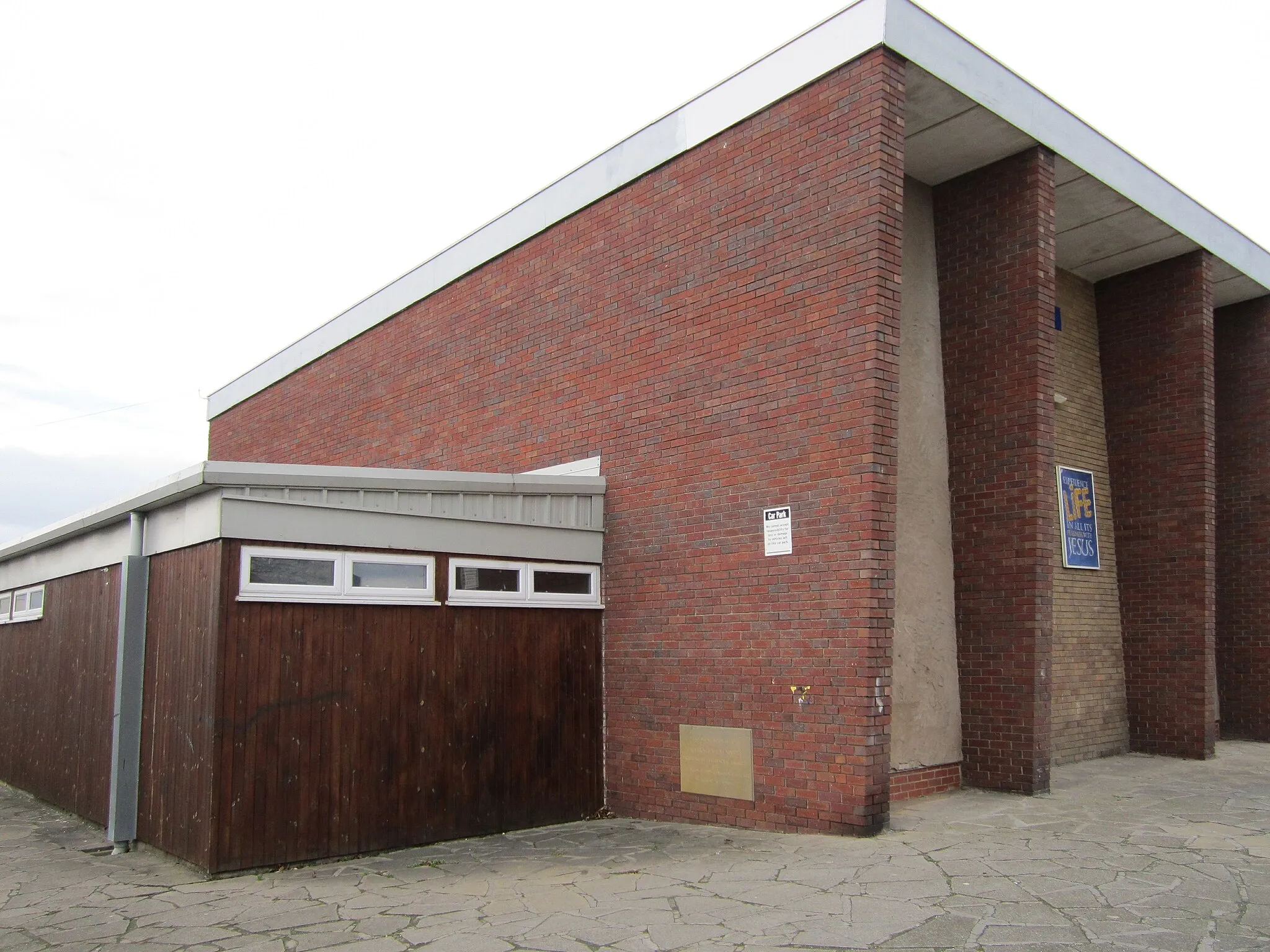 Photo showing: Matthew Henry Evangelical Church, Blacon, Chester, England