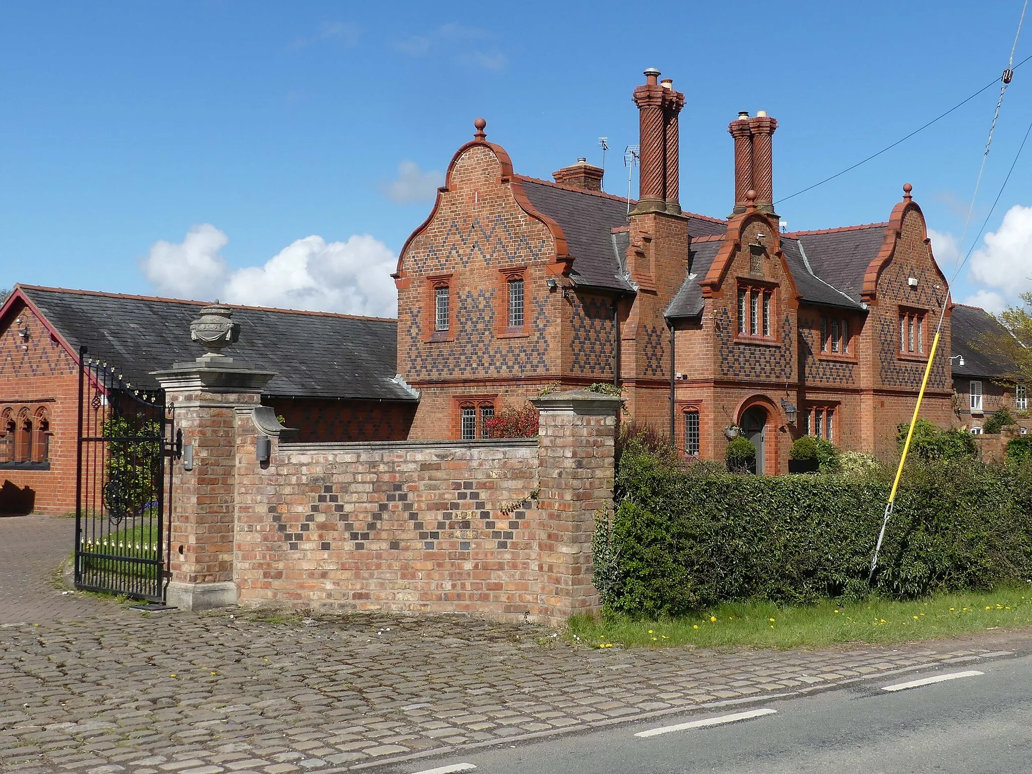 Photo showing: Gell Farm Farmhouse: Grade II listed building in Lower Kinnerton, Cheshire