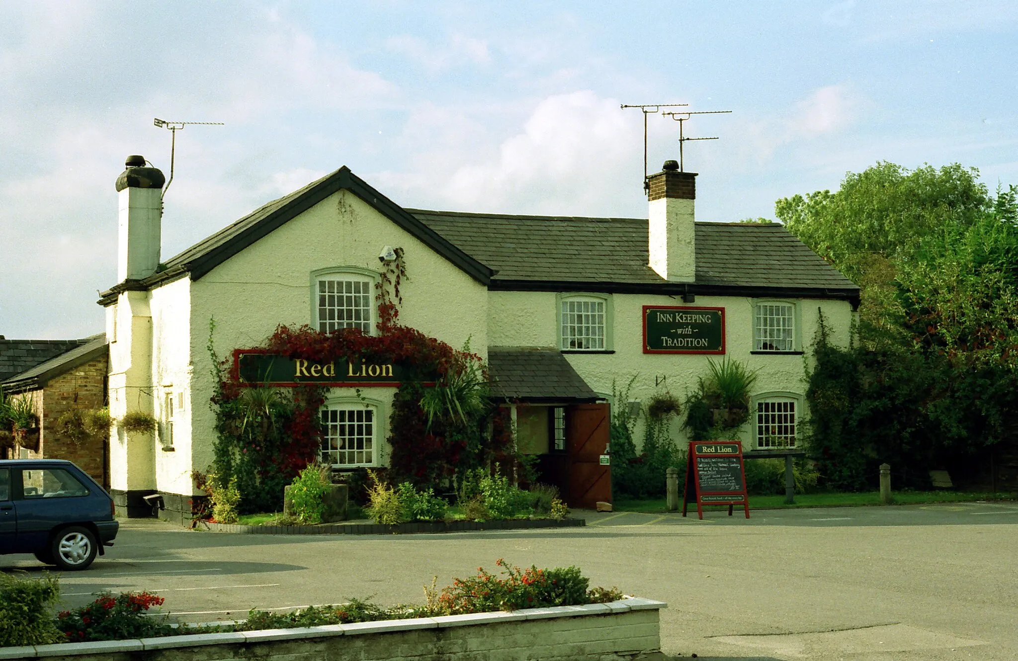 Photo showing: Photograph of the Red Lion Inn, Dodleston, Cheshire