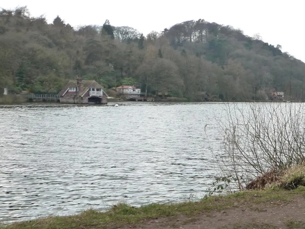 Photo showing: Boat house at the end of a jetty, Rudyard Lake
