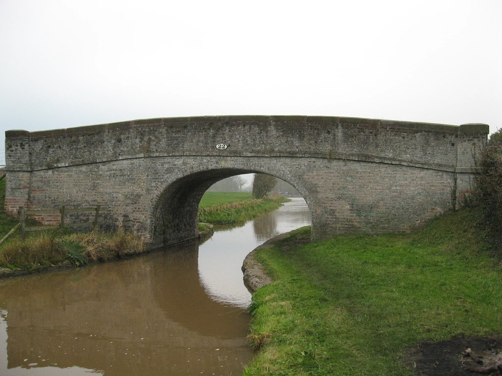 Photo showing: Photograph of Bridge 22 in the Shropshire Union Canal.