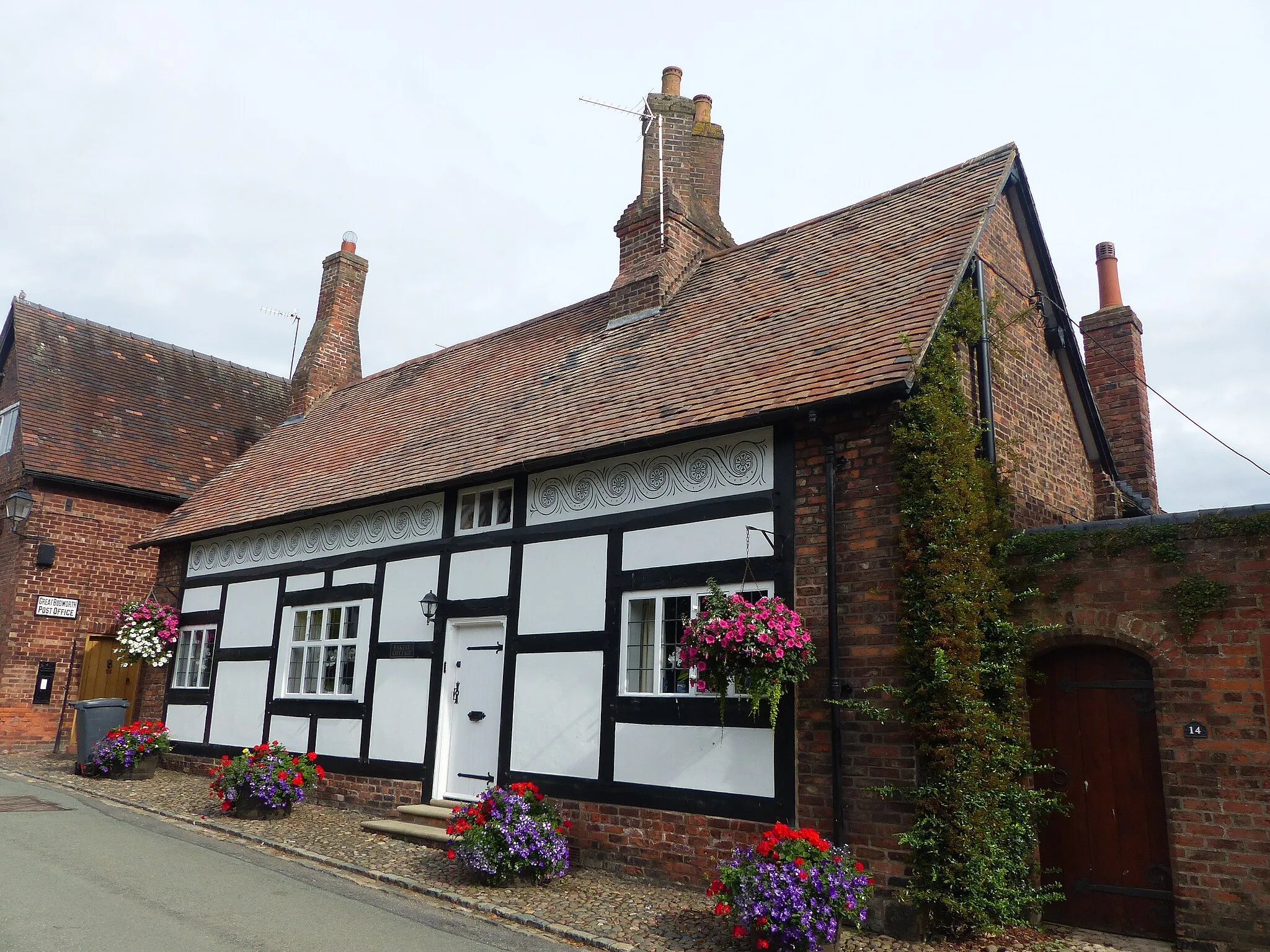 Photo showing: 15, High Street: Grade II listed house in Great Budworth, Cheshire. Wikidata has entry 15, High Street (Q26432088) with data related to this item.