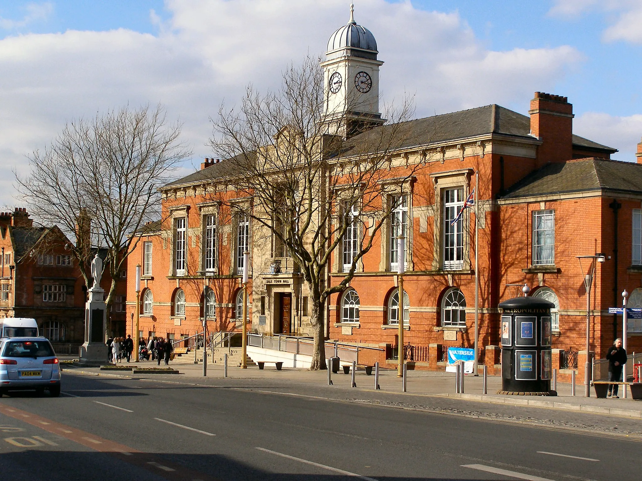 Photo showing: Sale Town Hall