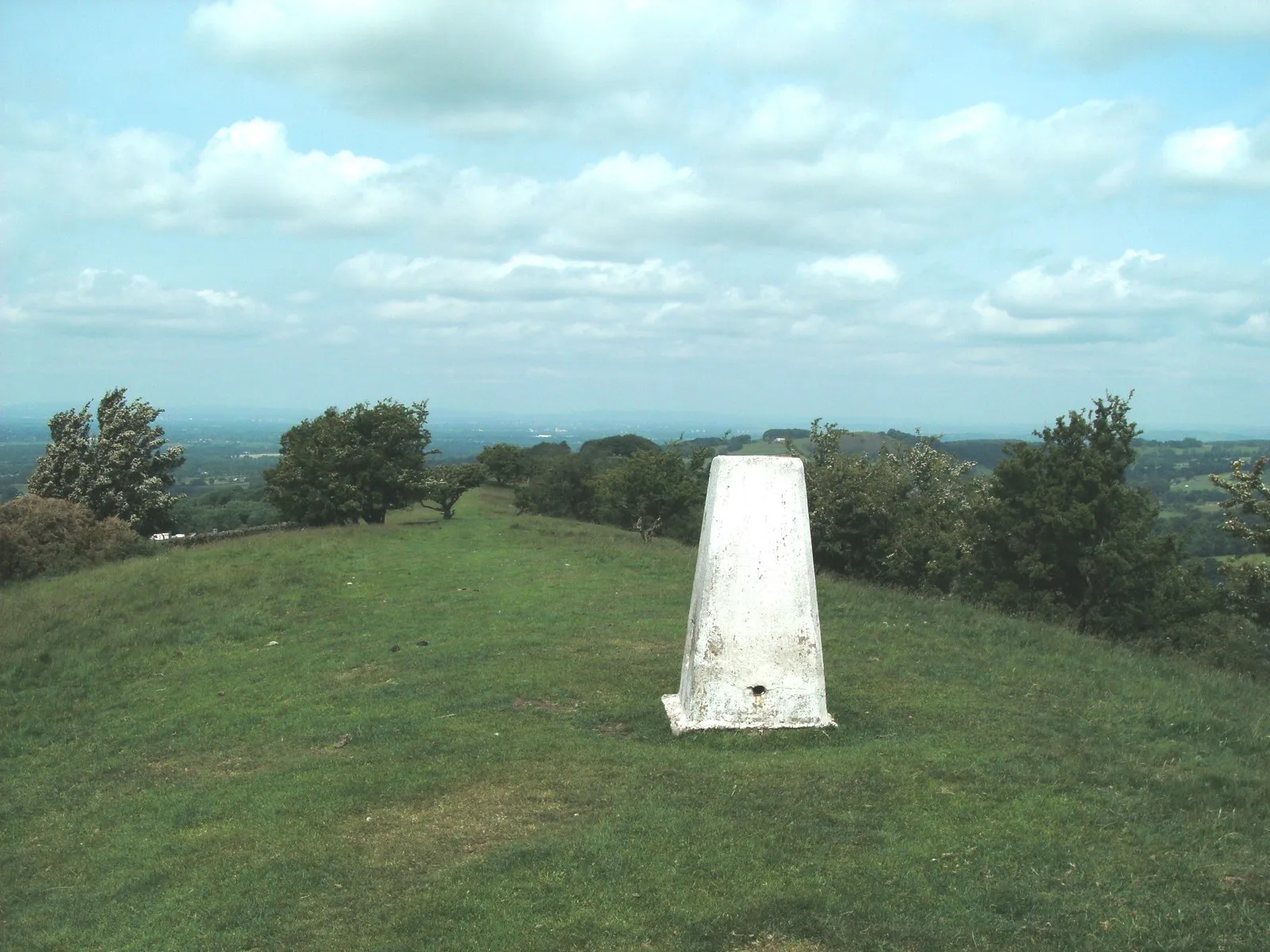 Photo showing: Trig. point on Kerridge Hill