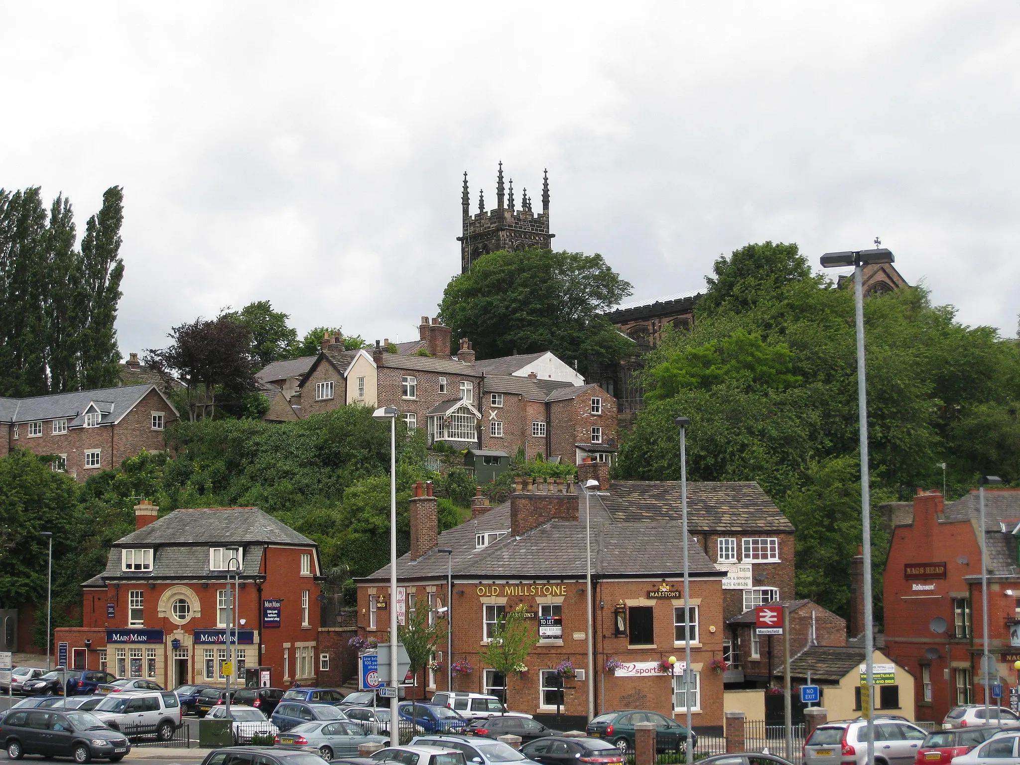 Photo showing: On Monday, June 30, Dag Rune and I took a morning train from Manchester Piccadilly Railway Station to Macclesfield. The ride took about 40 minutes. This was my first view of the old "silk town".