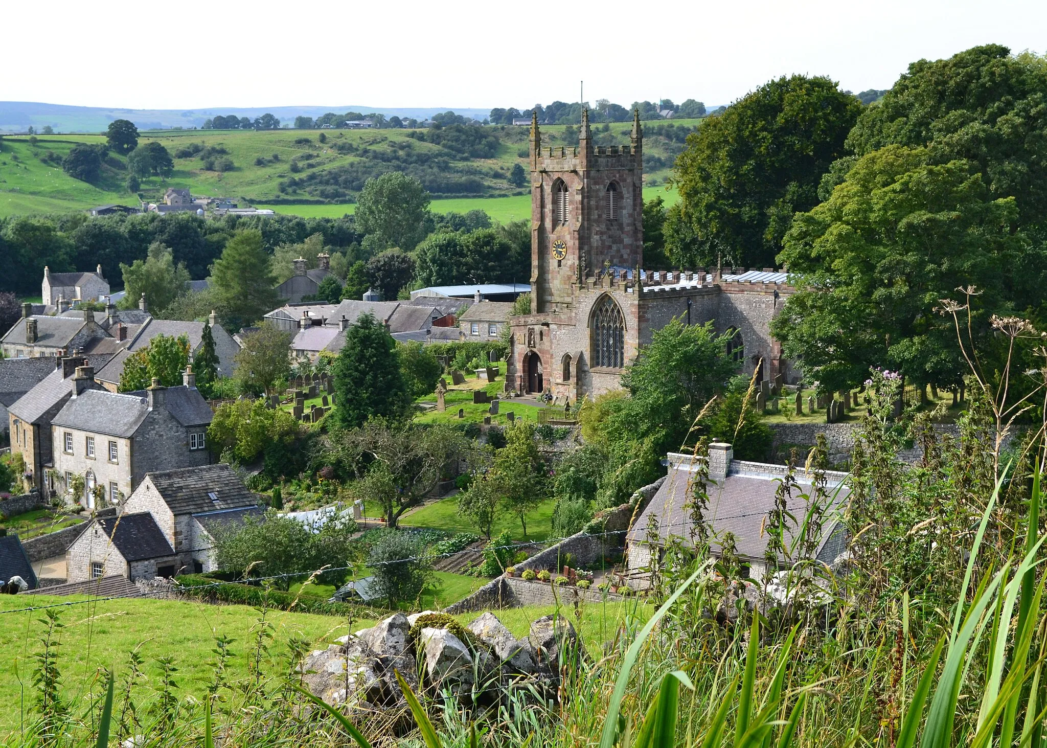 Photo showing: A view of St Giles Church in Hartington