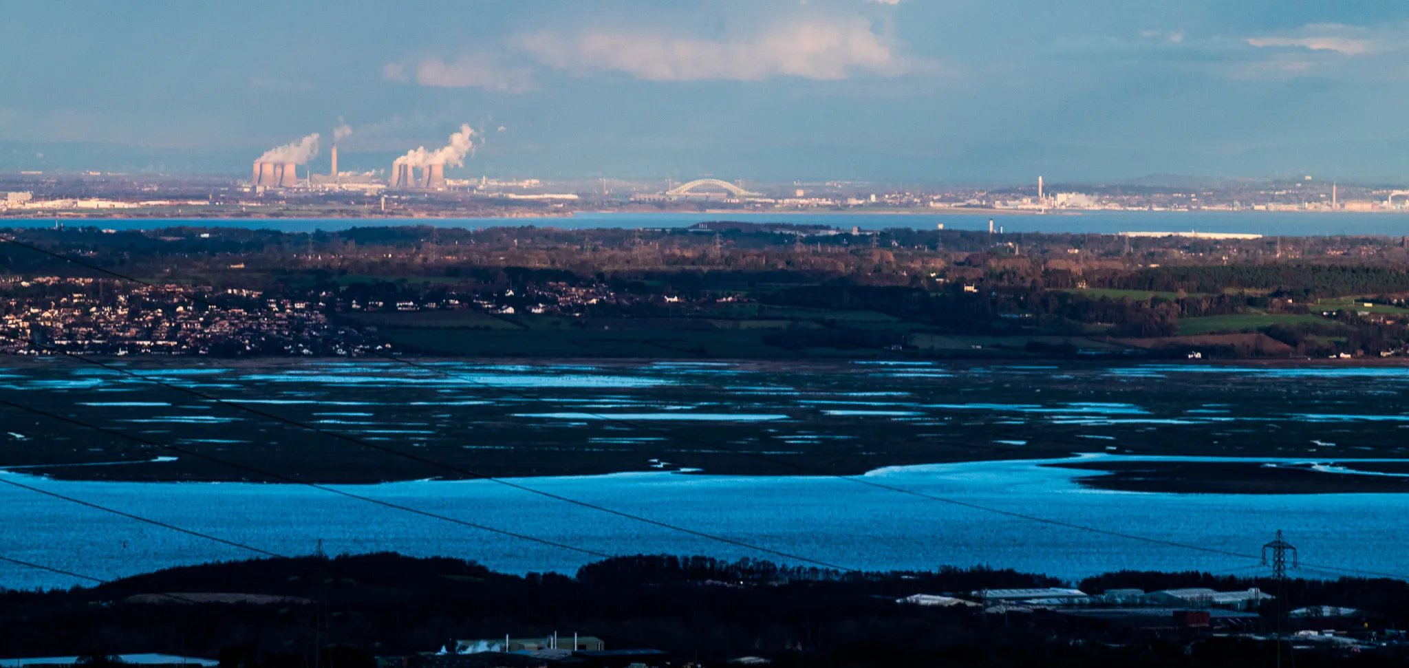 Photo showing: View from Halkyn Mountain to the Northeast. In Background: Mersey River, Fiddlers Ferry Power Station and Silver Jubilee Bridge