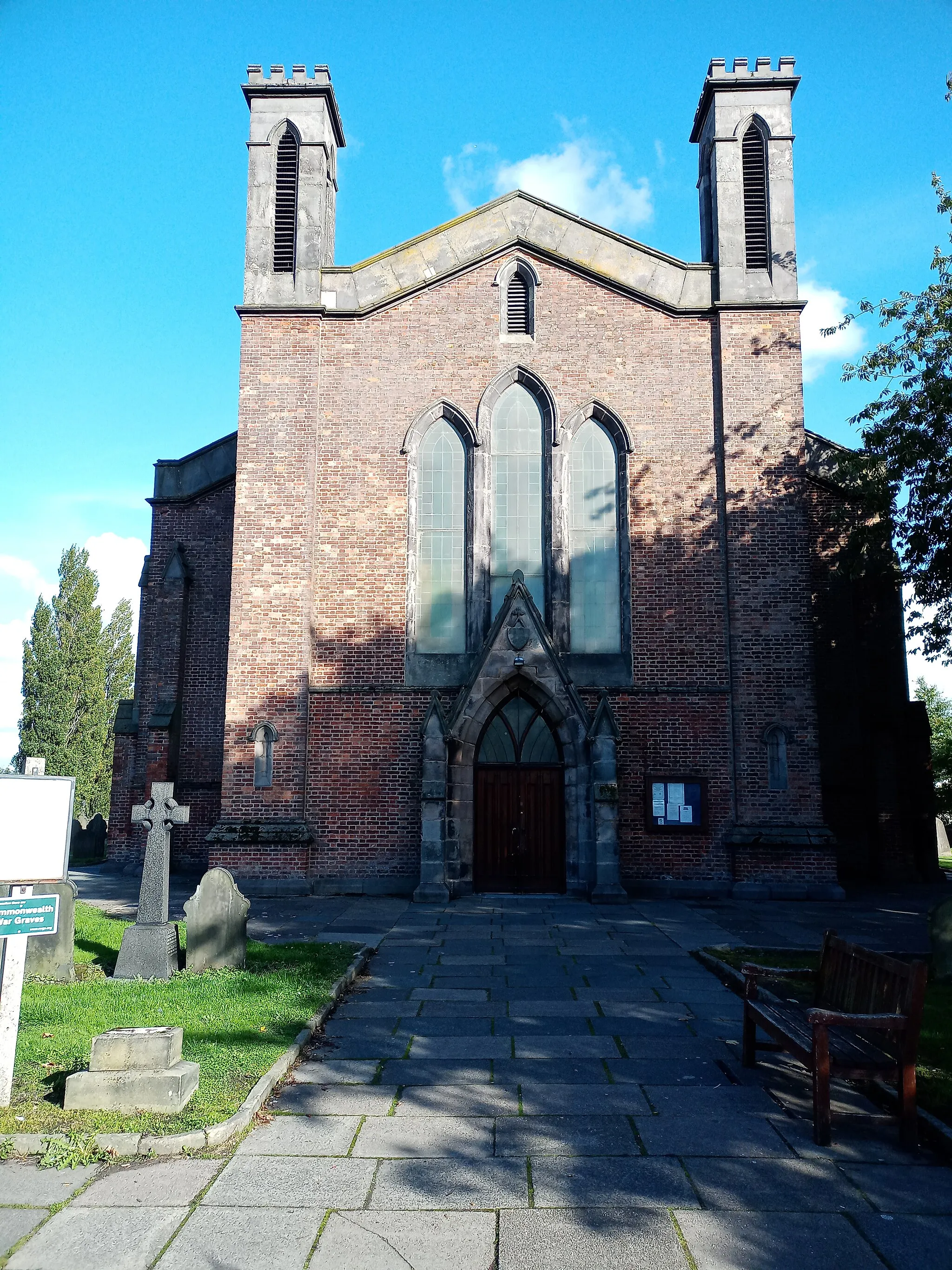 Photo showing: St John the Divine's Church, Pemberton (church in Pemberton, Greater Manchester, UK)