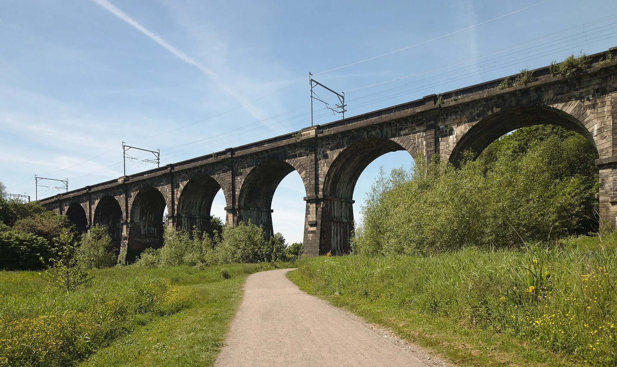 Photo showing: Almost the full width of the viaduct seen from the east.