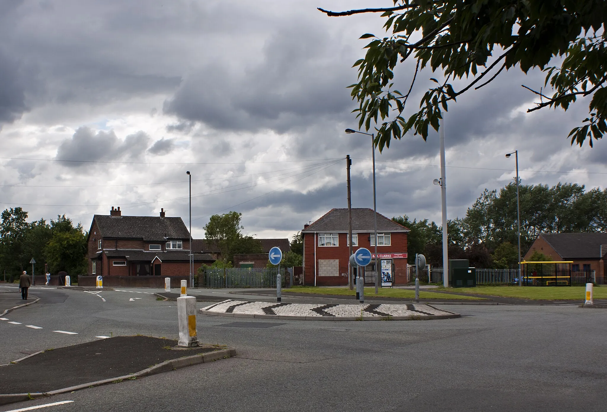 Photo showing: The roundabout at the end of Fleet Lane