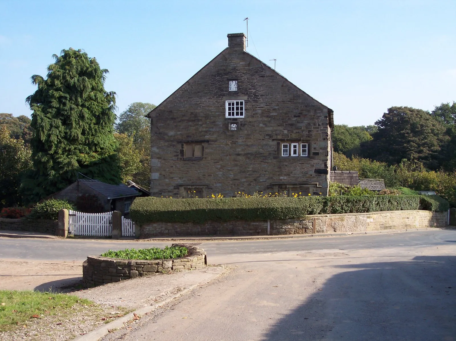 Photo showing: Gable end of medieval stone cottage at Holland Lees. The cottage is dated 1661 and is at the junction of Lees Lane and Appley Lane South.