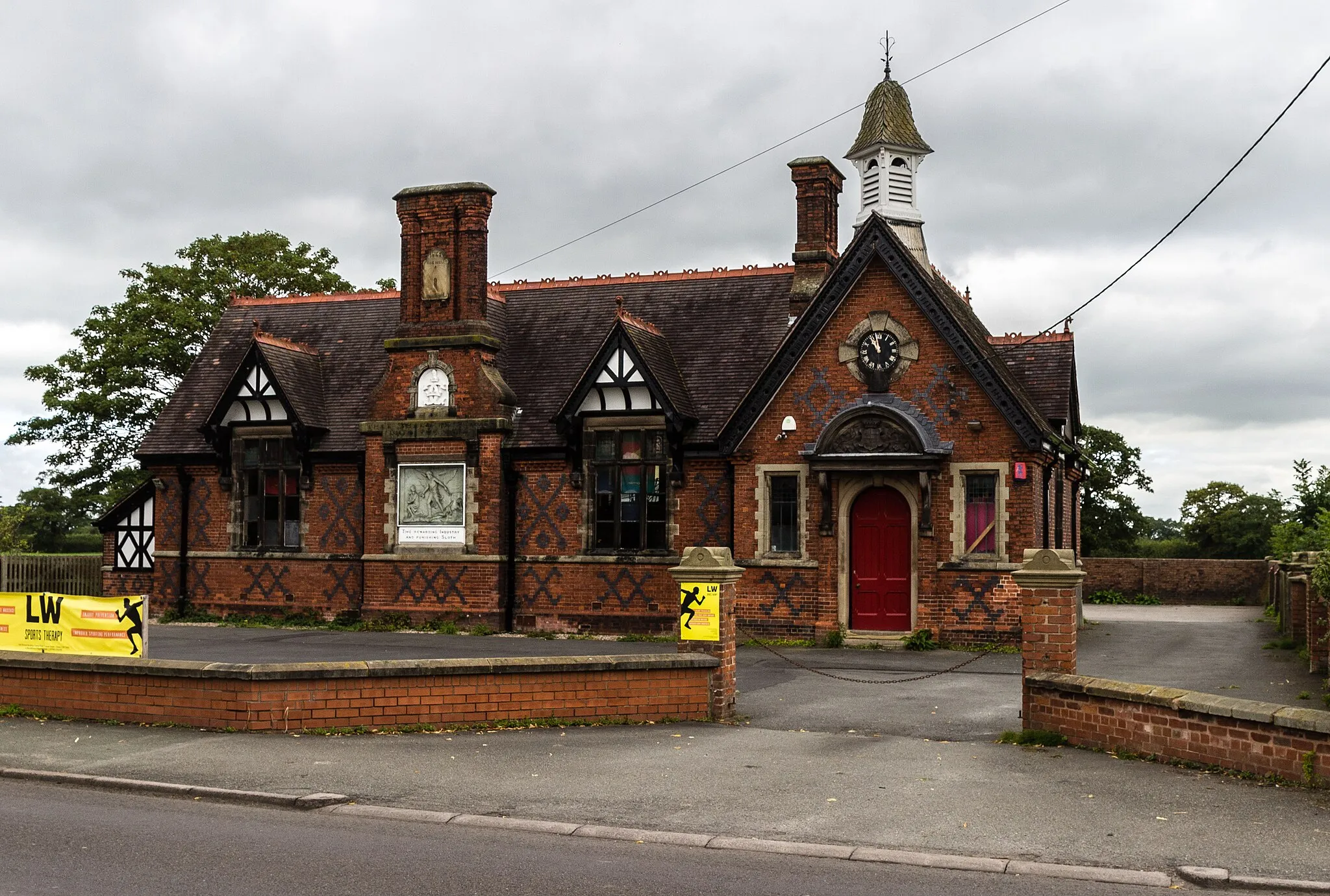 Photo showing: Crewe Green