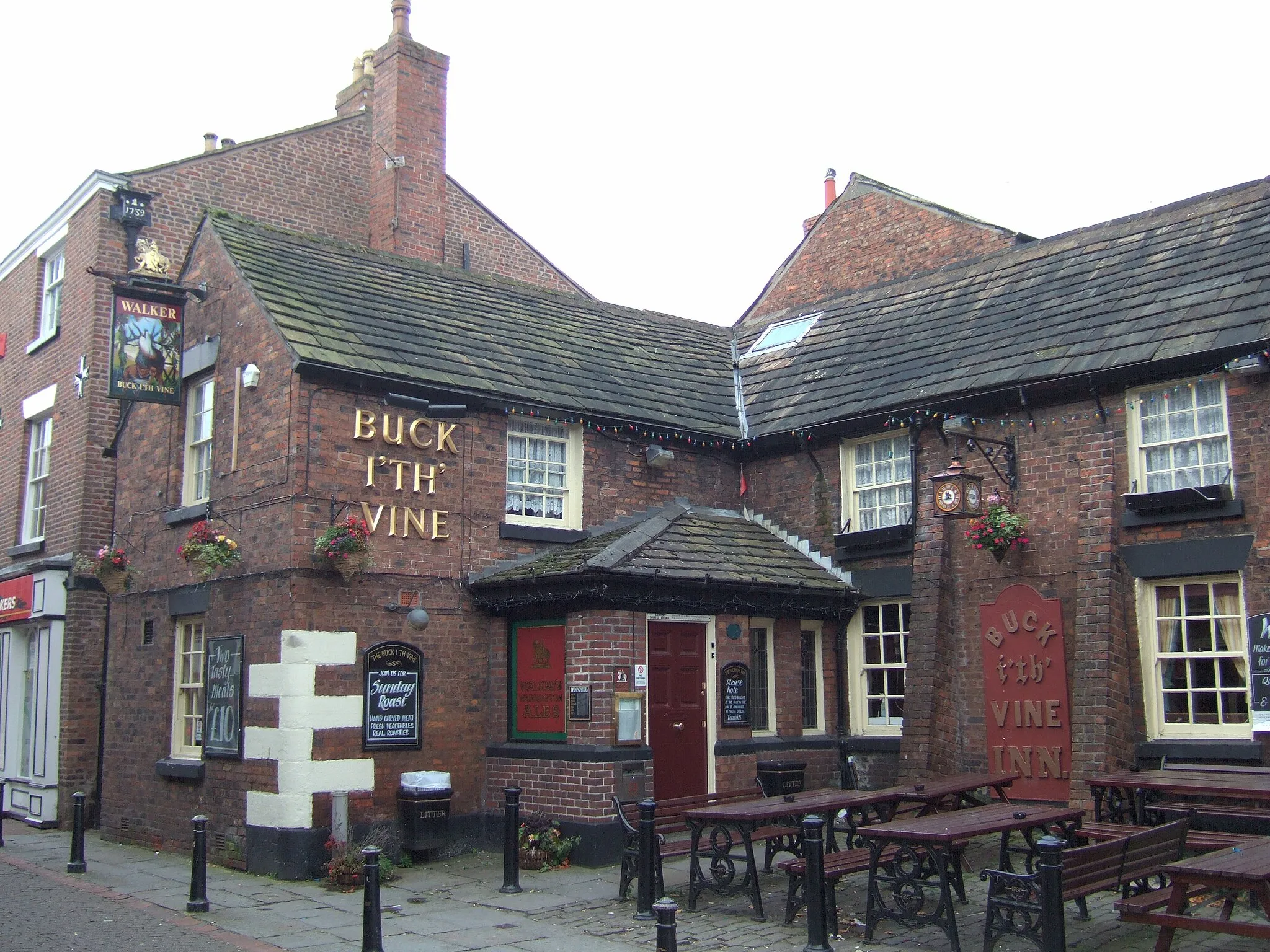 Photo showing: The Buck i'th' Vine Inn, on Burscough Street in Ormskirk, Lancashire, England.