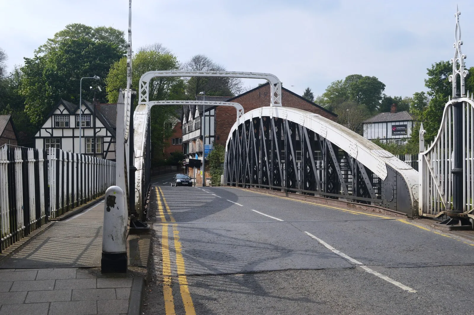 Photo showing: River Weaver - Northwich Town Bridge