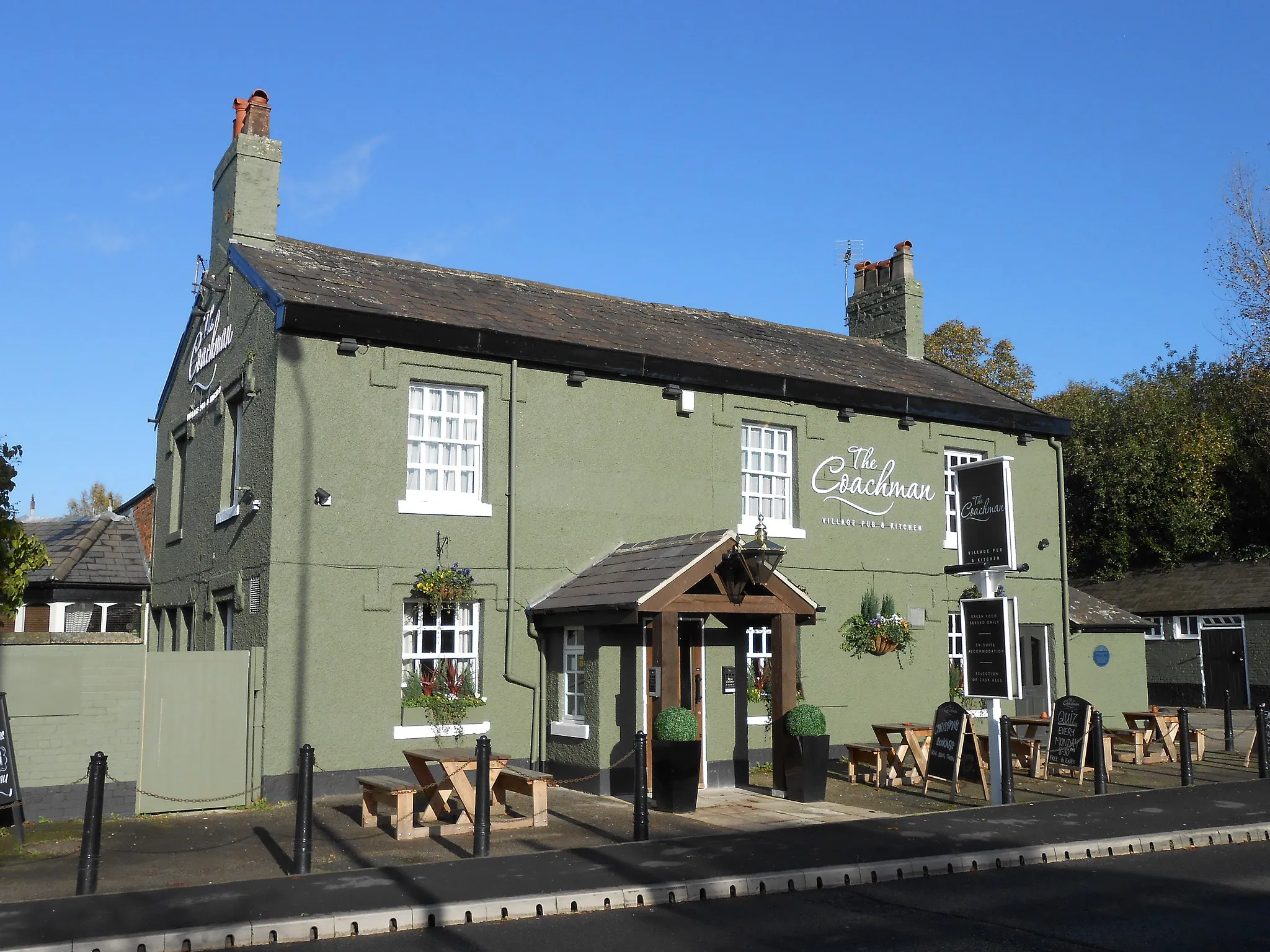 Photo showing: The Coachman Hotel, Hartford, Cheshire, England.