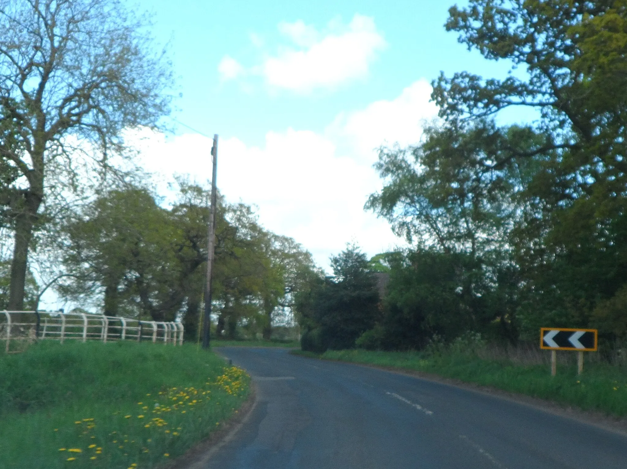Photo showing: Bend in Budworth Road