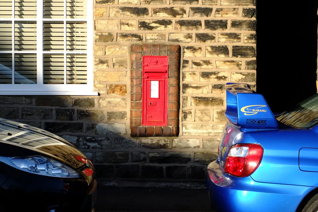 Photo showing: VR Post Box, Pimbo Road, Kings Moss