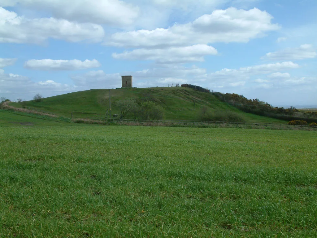 Photo showing: The beacon tower on en:Billinge Hill.
Photograph by Stephen Dawson, en:29 April en:2005.