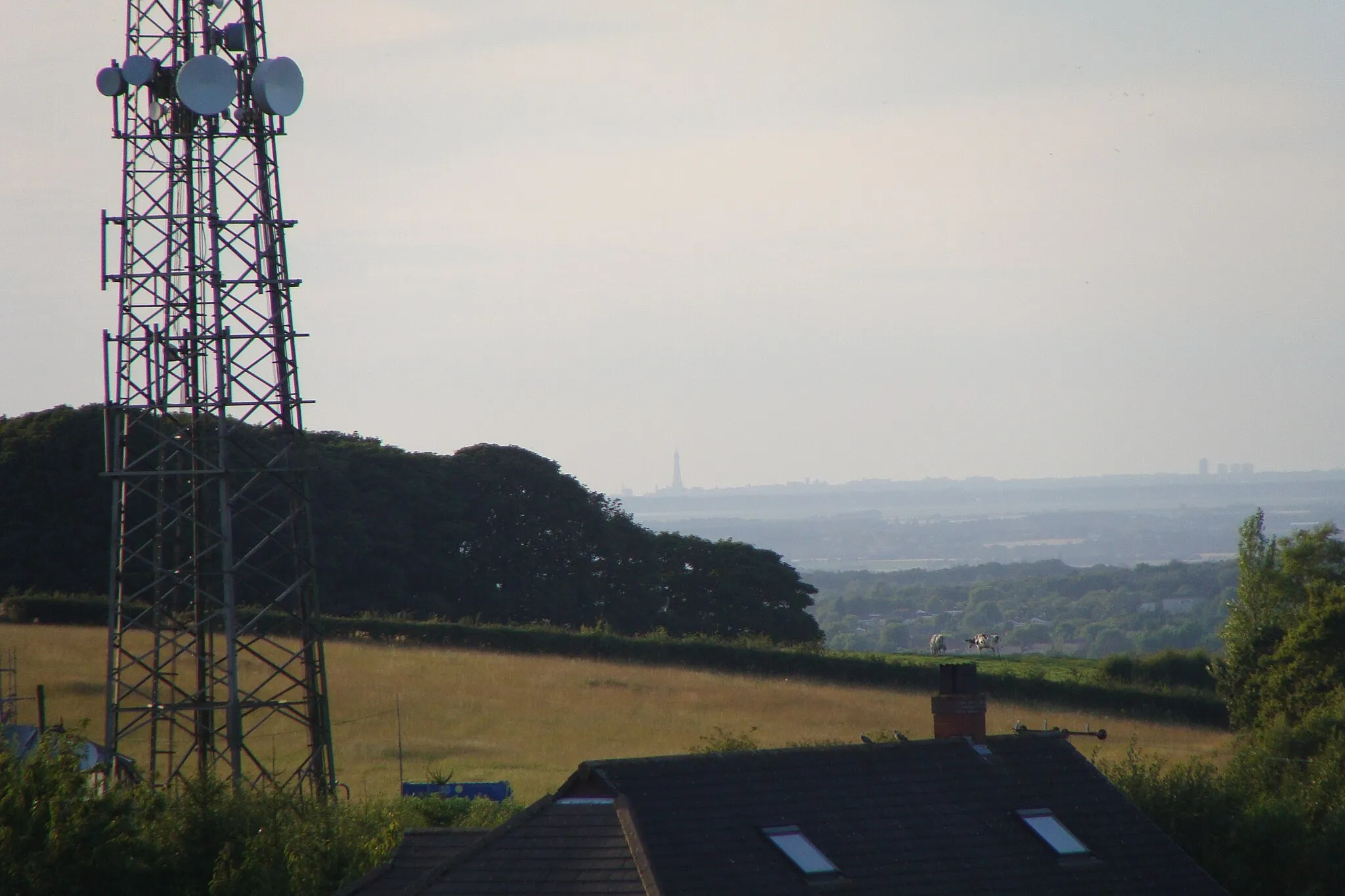 Photo showing: This picture was taken on a clear(ish) day on 10x optical zoom. Blackpool tower can be clearly seen and even more so if zoomed in on.