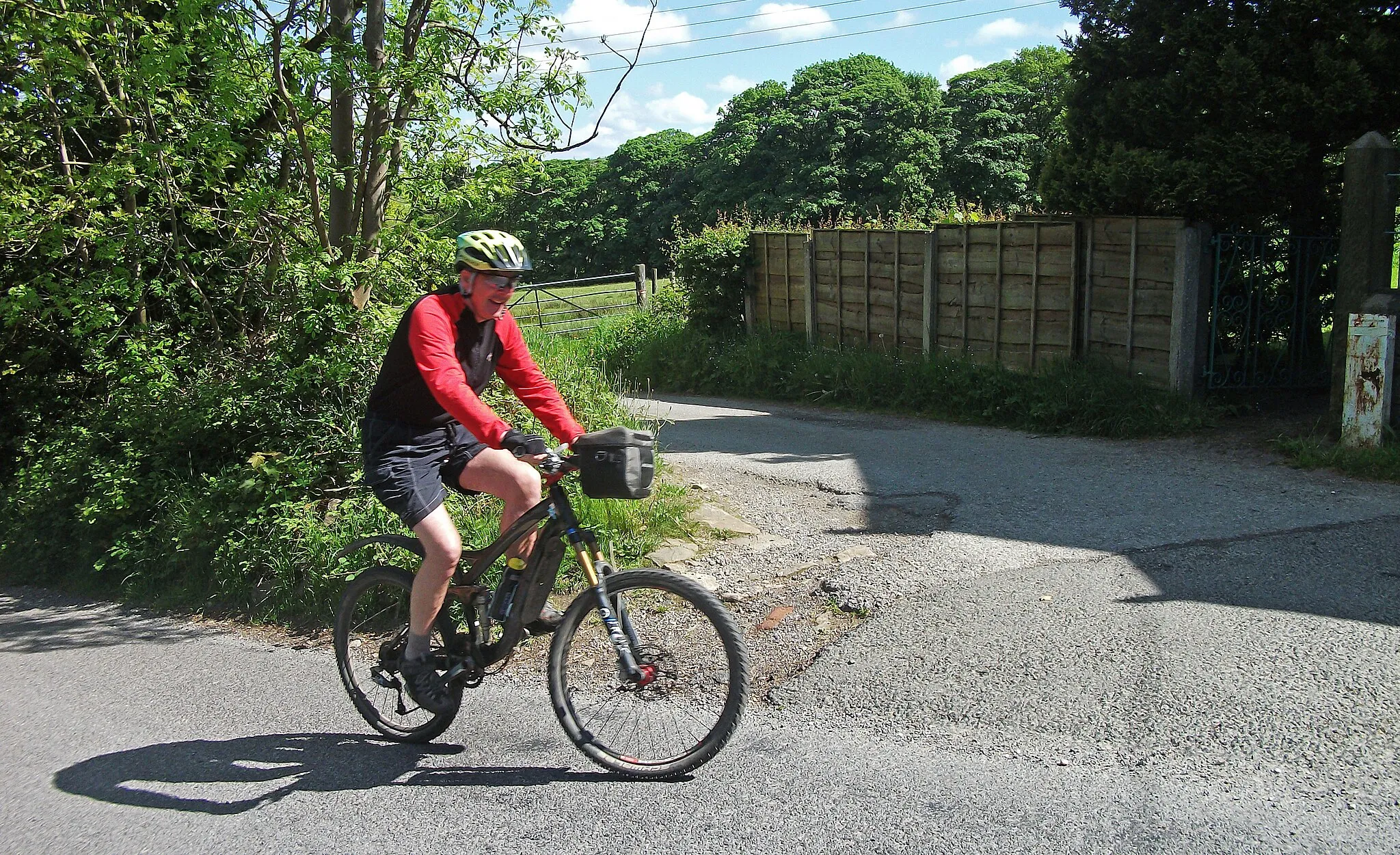 Photo showing: At the top of Shrigley Road