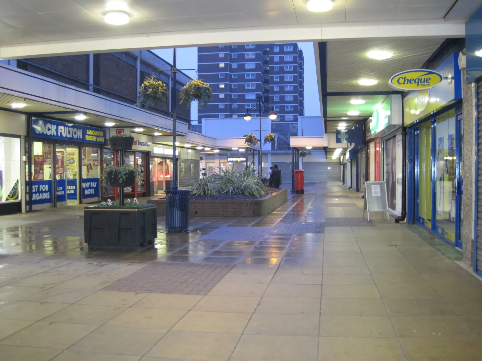 Photo showing: Typical shopping centre in western Greater Manchester A little shopping centre in Eccles, Manchester.