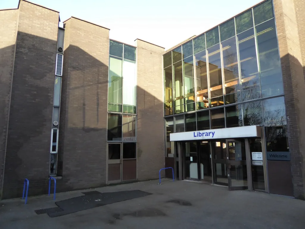 Photo showing: Also home to Cheshire Dance, and the registrars office.
Visited by members of the Libraries Taskforce.

Photo credit: Julia Chandler/Libraries Taskforce