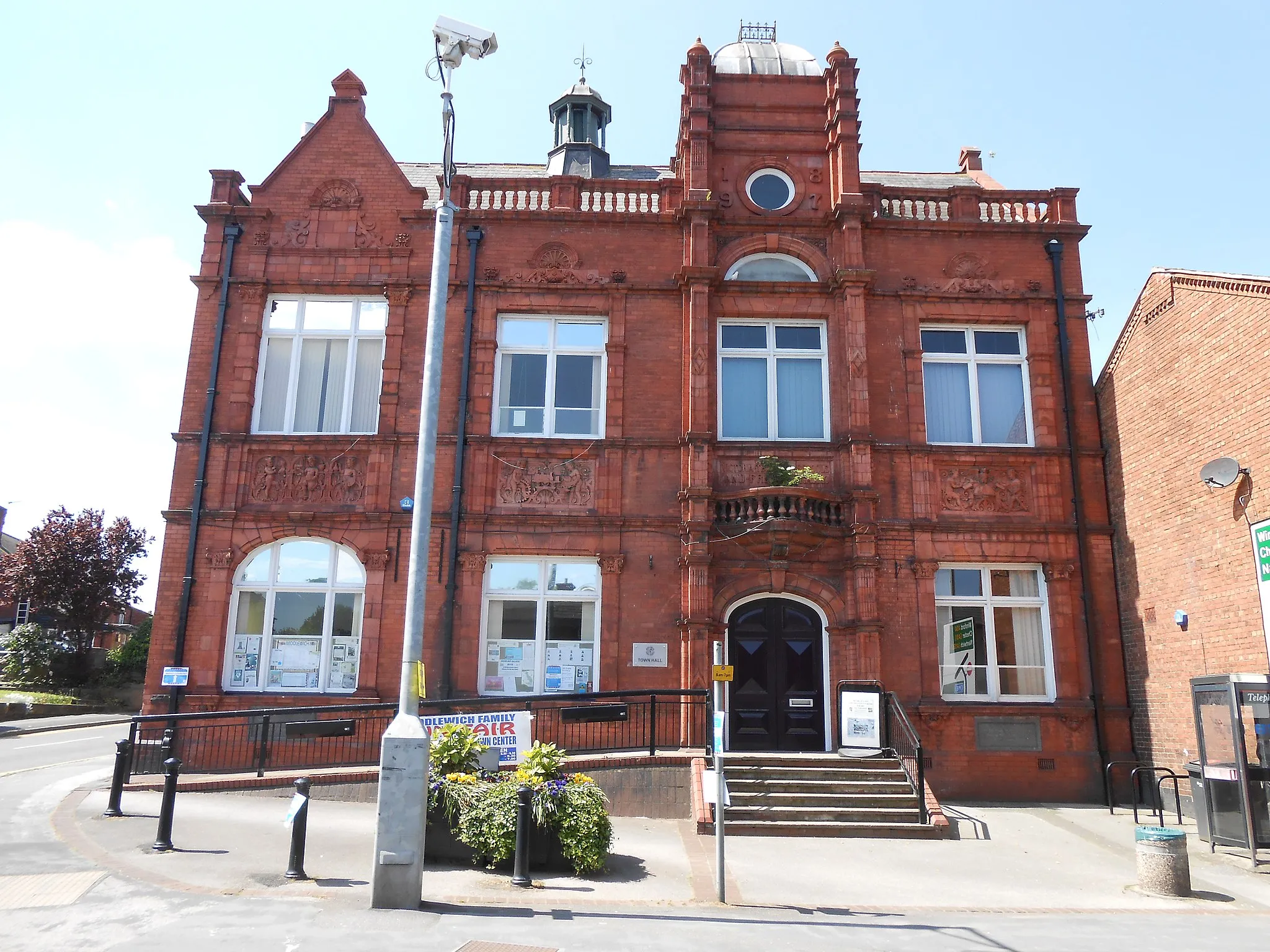 Photo showing: Middlewich Town Hall, Cheshire, England.
